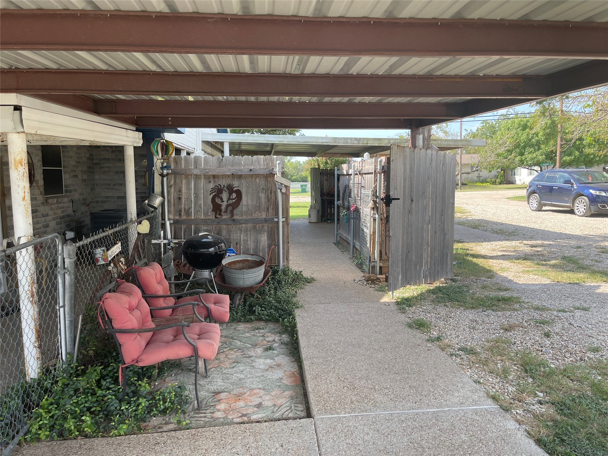 1116 Navarro Mart TX 76664