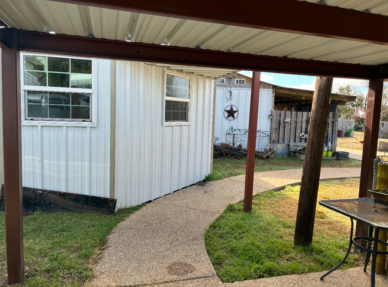 1116 Navarro Mart TX 76664