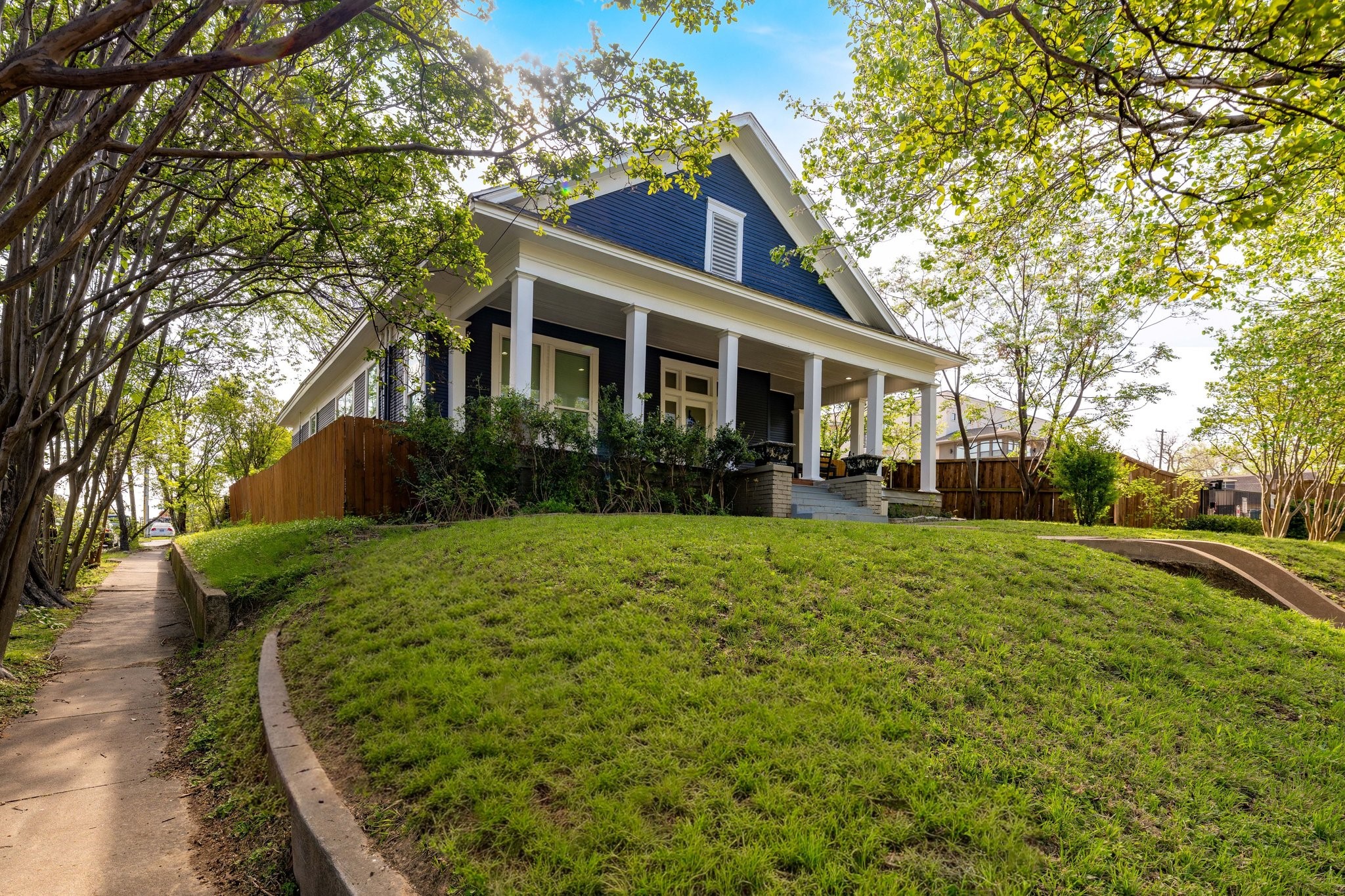 918 Elsbeth Street Dallas TX 75208