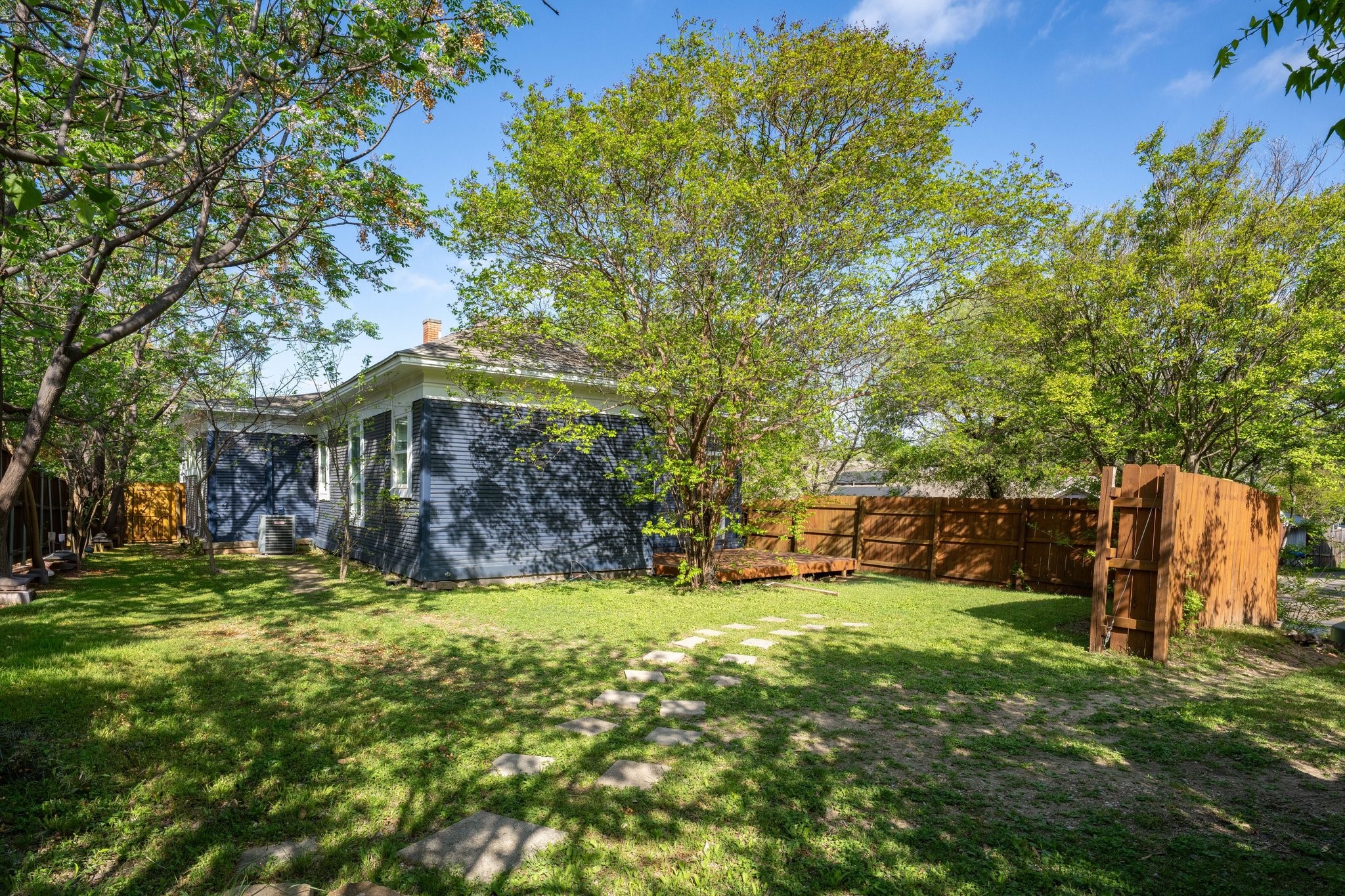 918 Elsbeth Street Dallas TX 75208