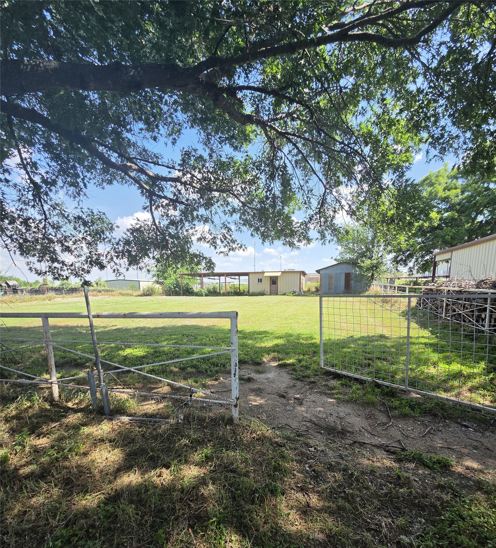 305 School House Road Paradise TX 76073