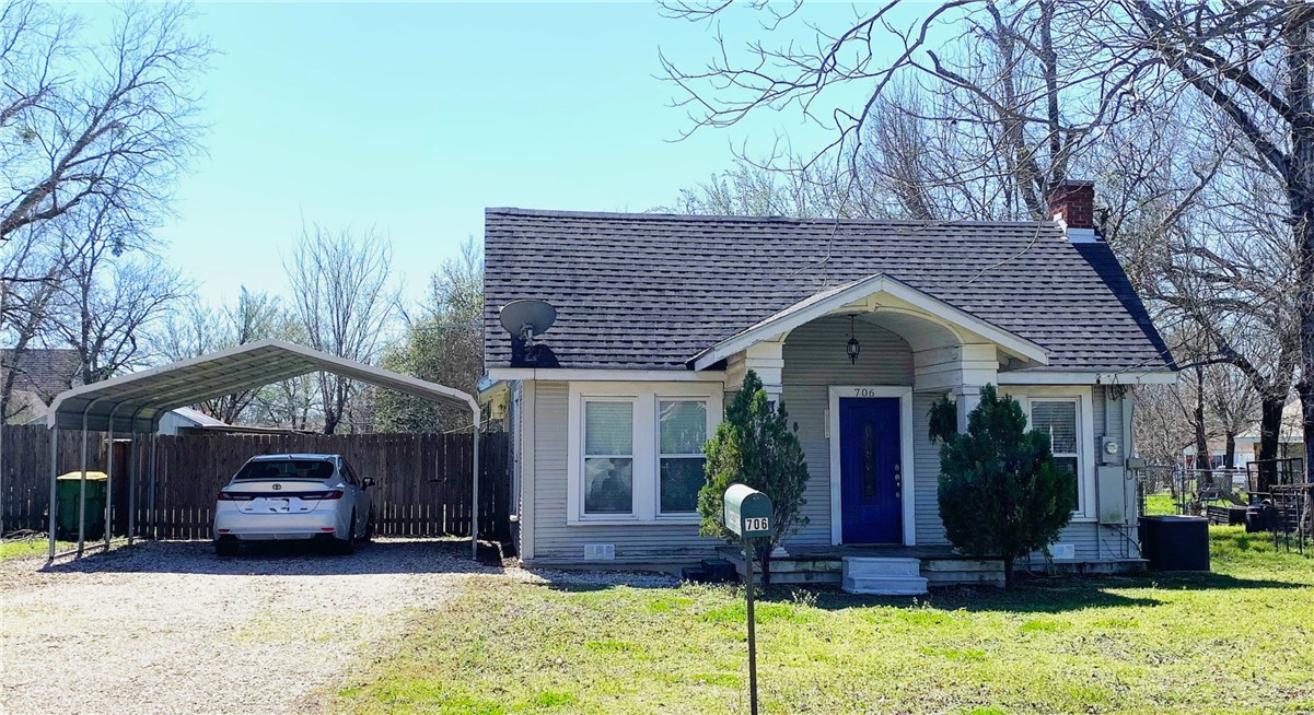 706 W Navasota Street Groesbeck TX 76642