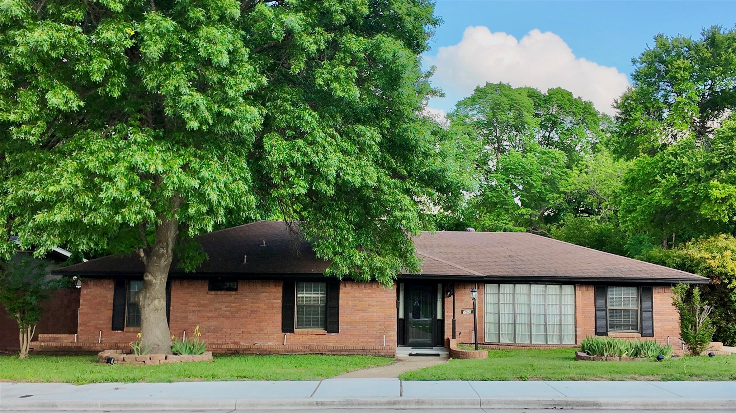 708 Glen Oaks Boulevard Dallas TX 75232