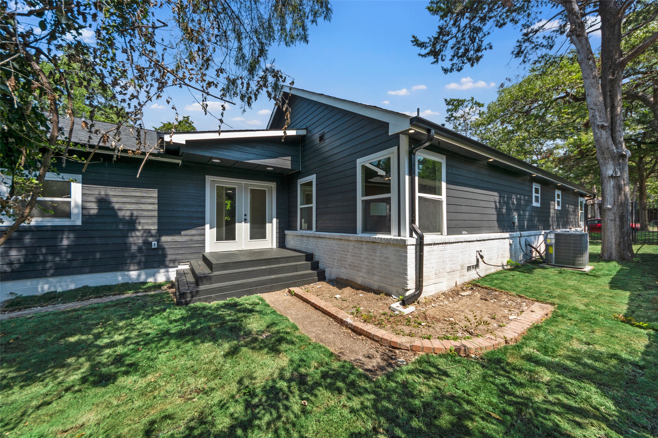 1503 E Lakeview Drive Dallas TX 75216