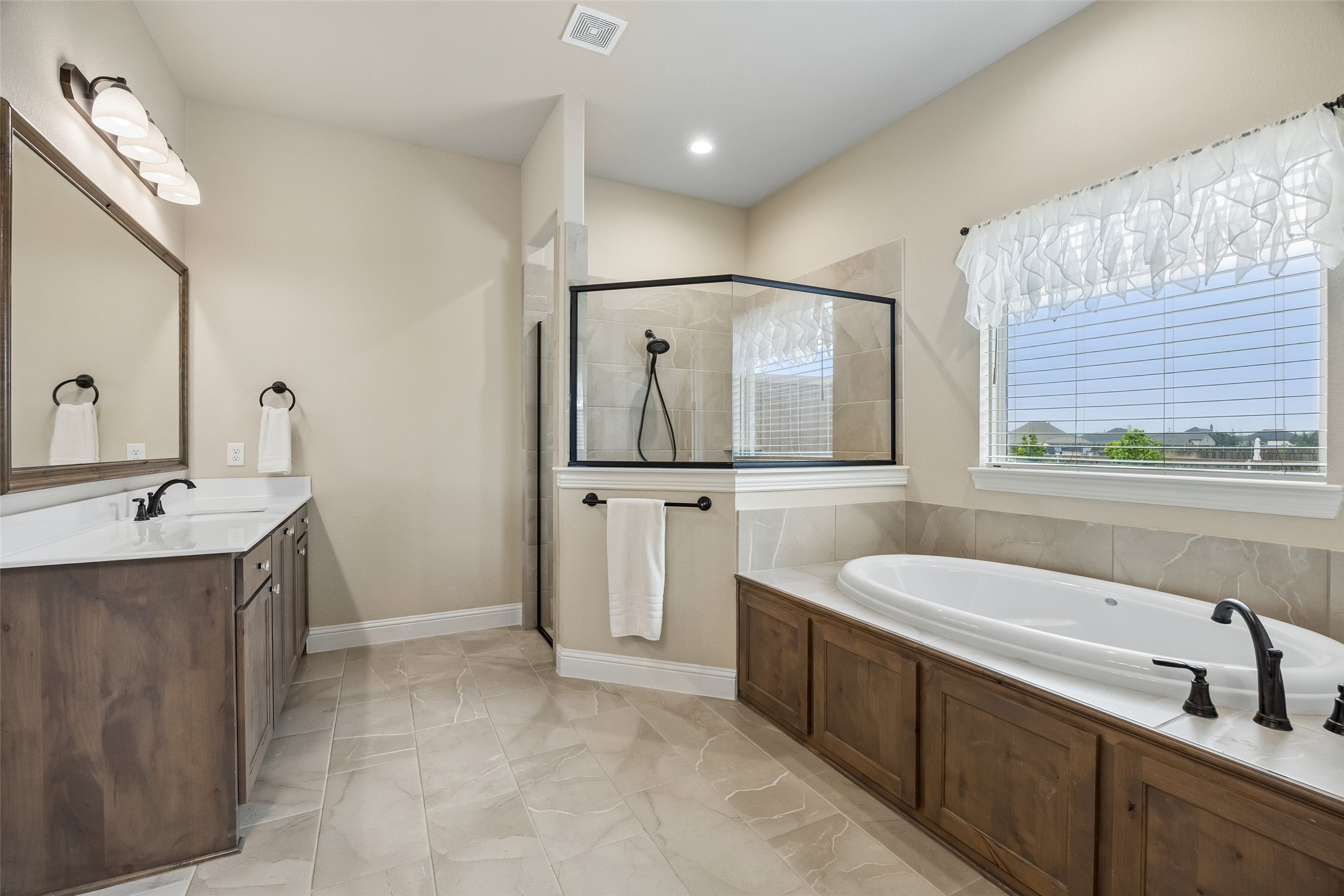 8221 Palmer Lane Waxahachie TX 75167