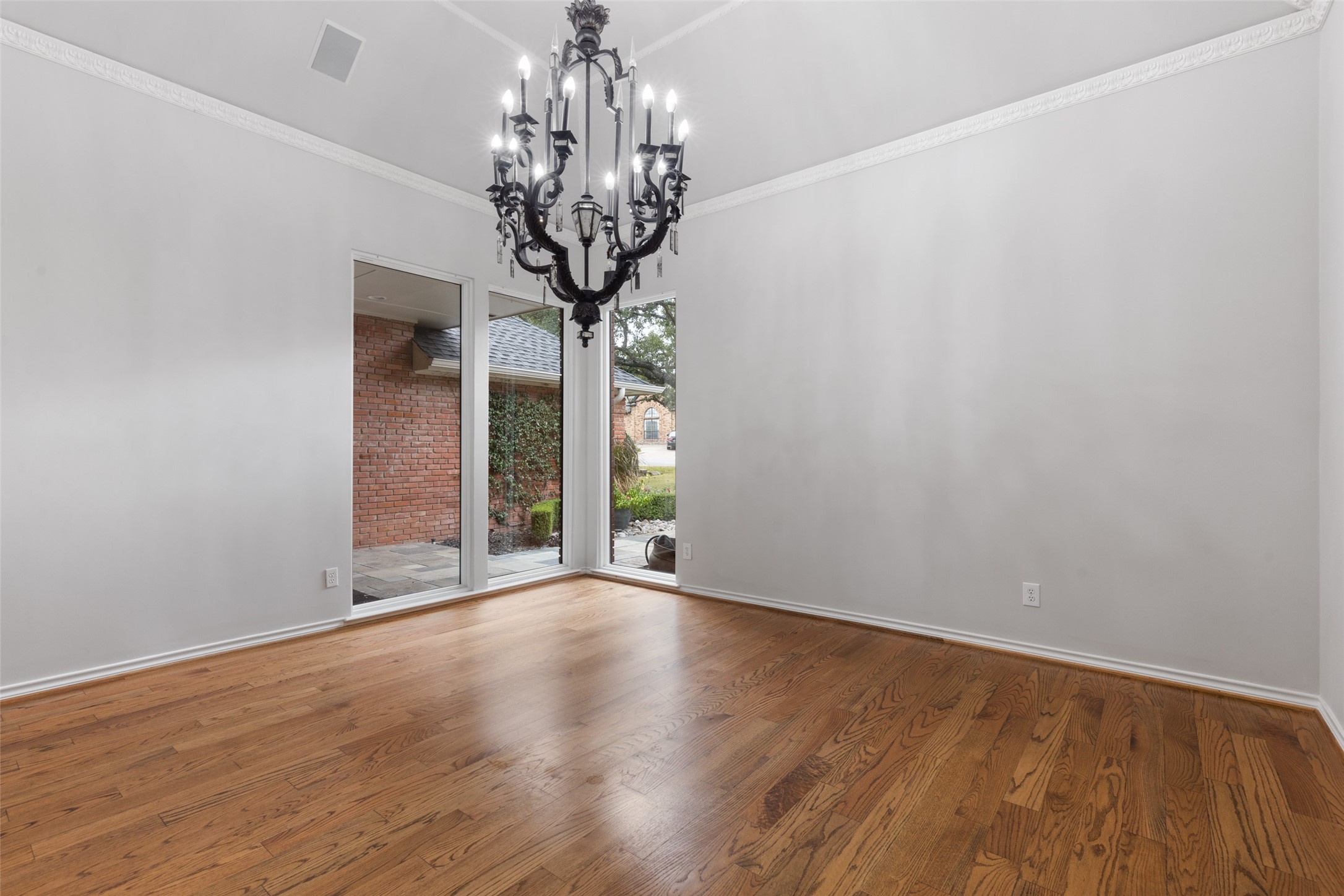 5827 Fallsview Lane Dallas TX 75252