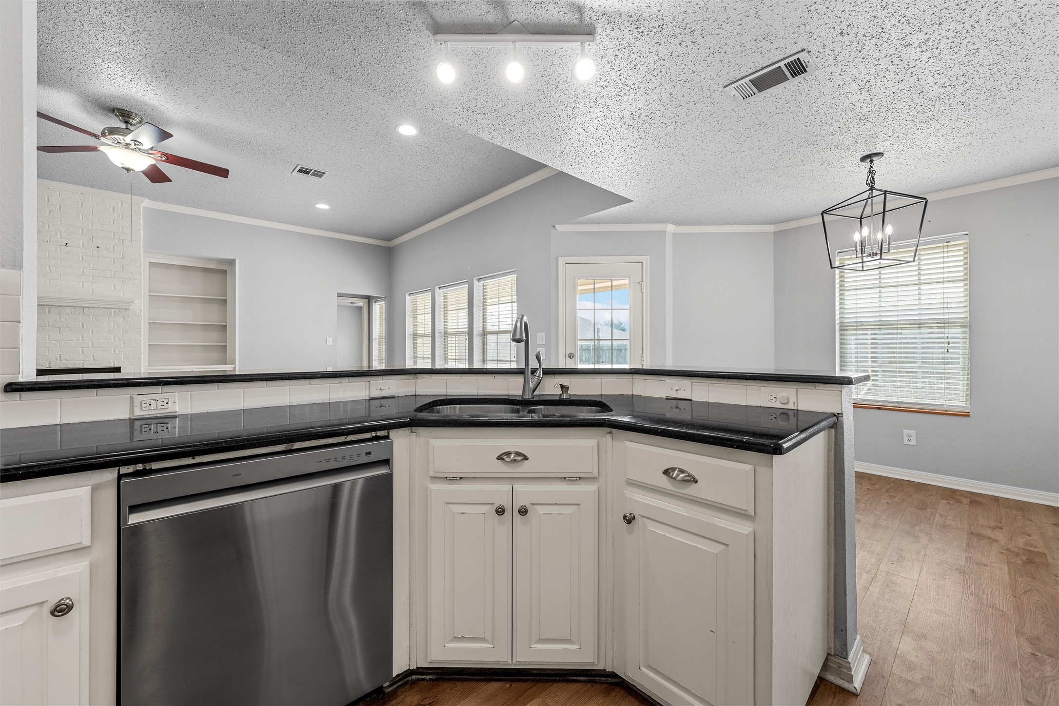 163 Topaz Circle Hewitt TX 76643