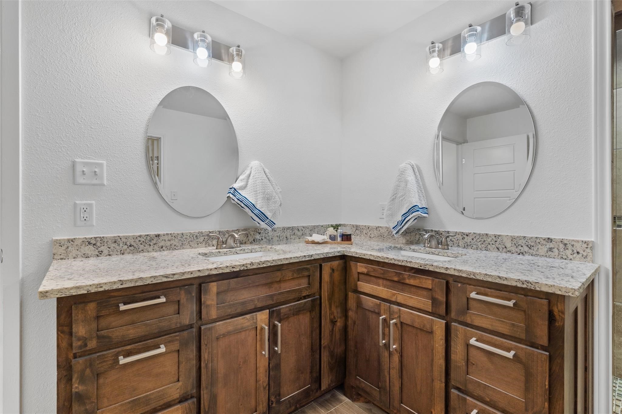 904 Meadowlark Lane Granbury TX 76048