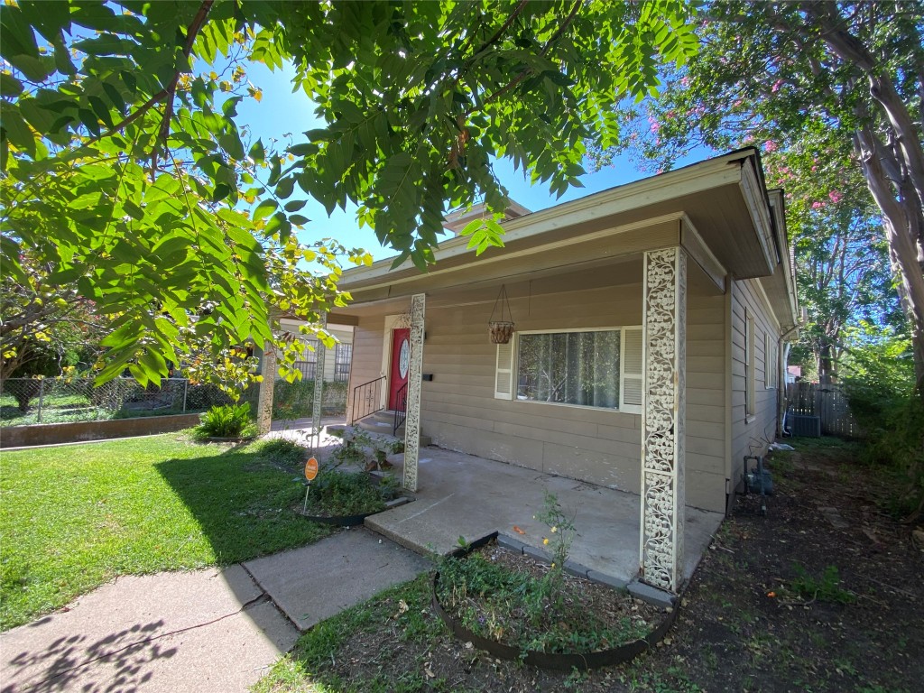 609 S Winnetka Avenue Dallas TX 75208
