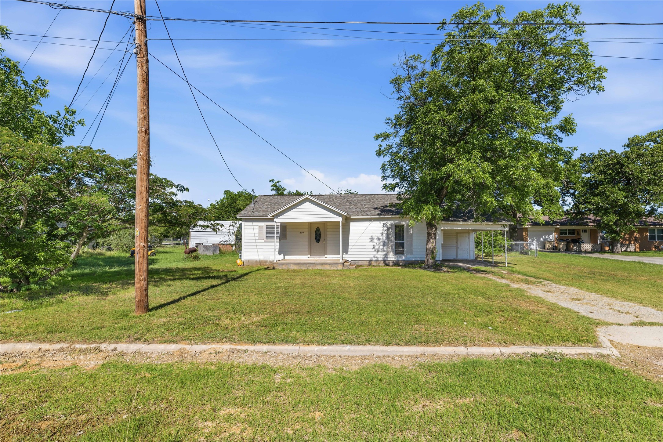 309 S 6th Street Bangs TX 76823