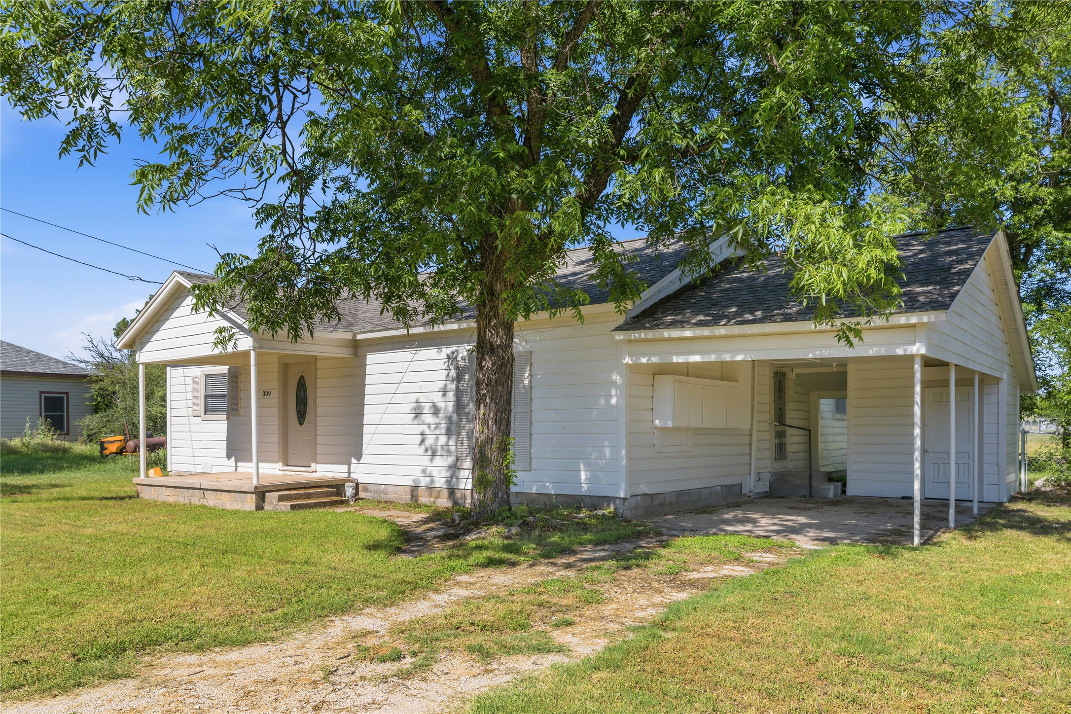 309 S 6th Street Bangs TX 76823