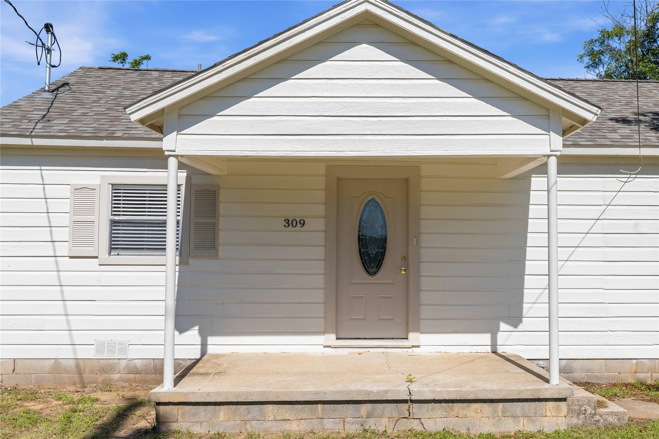 309 S 6th Street Bangs TX 76823
