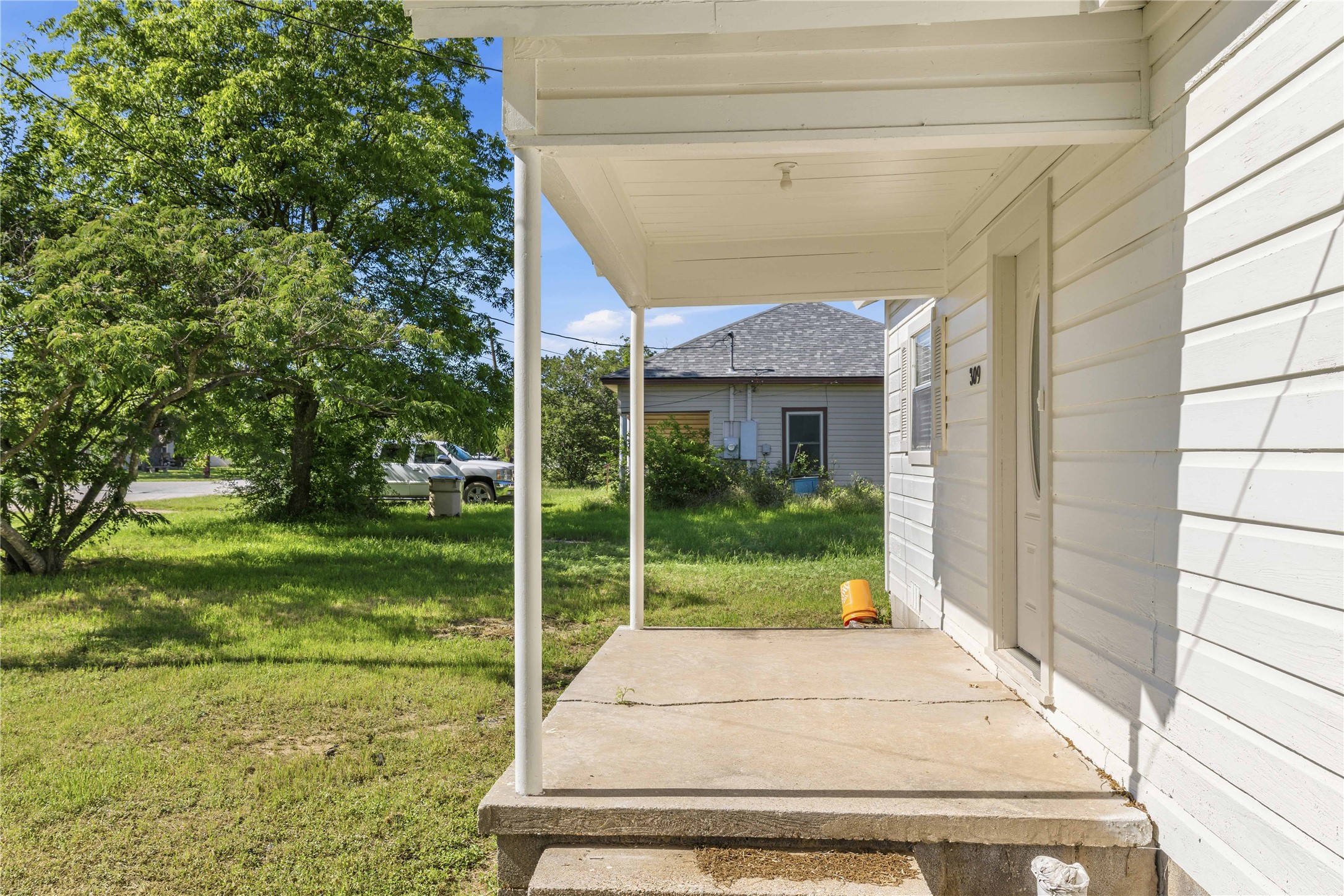 309 S 6th Street Bangs TX 76823