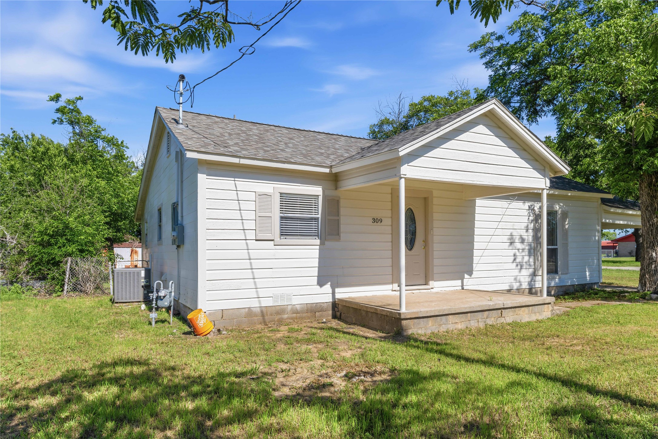 309 S 6th Street Bangs TX 76823