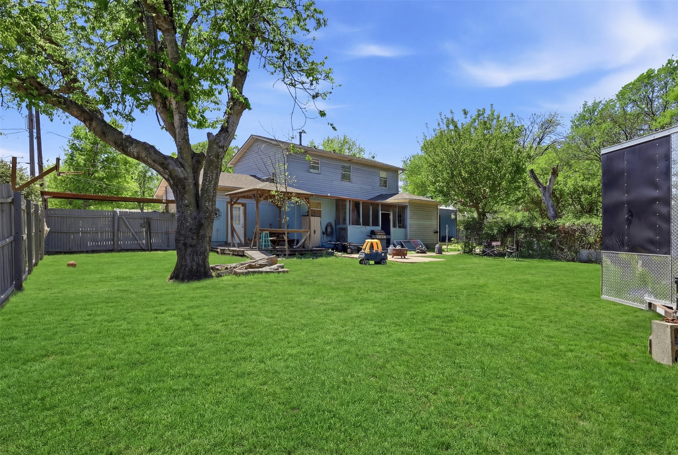 500 W Rucker Street Granbury TX 76048