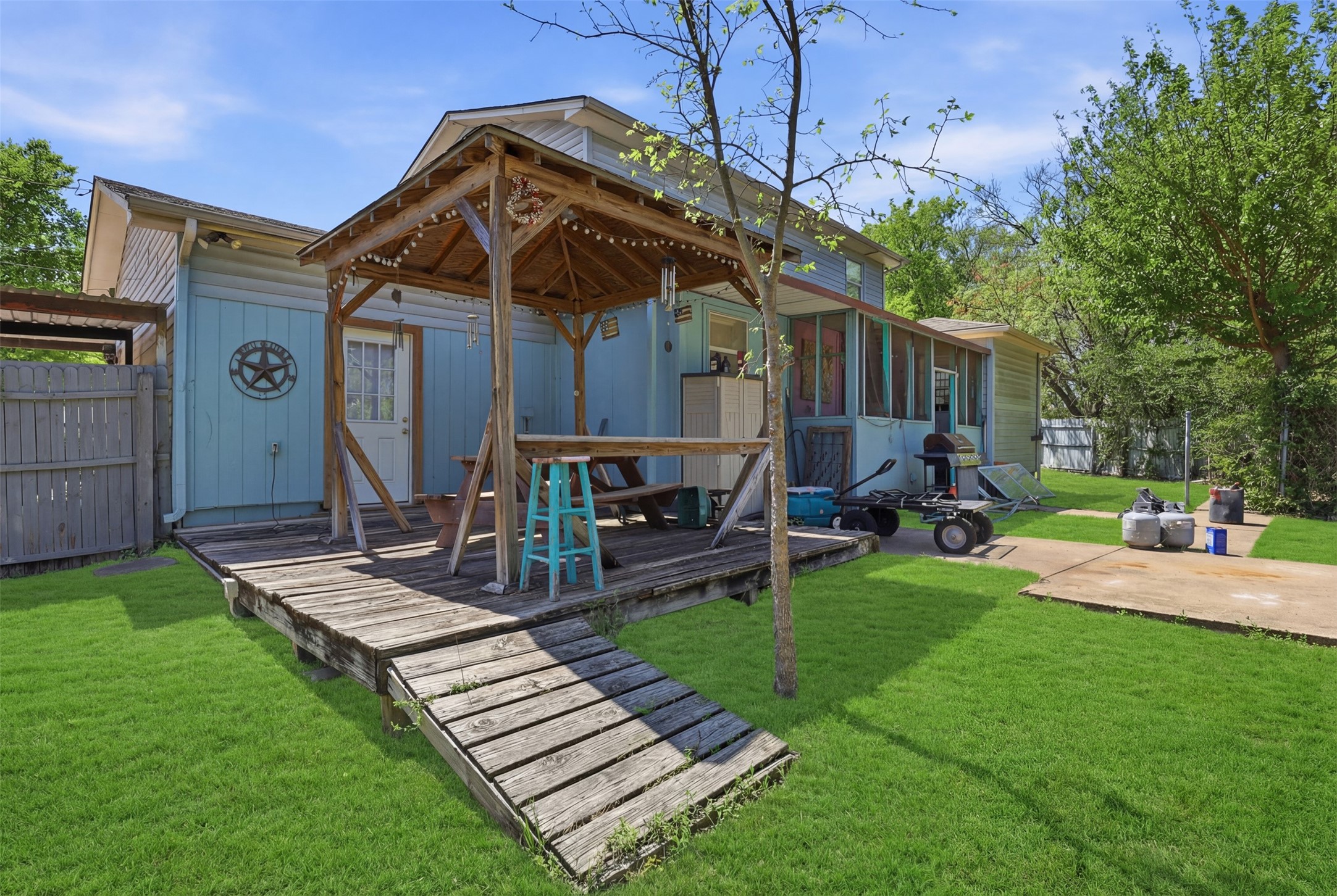 500 W Rucker Street Granbury TX 76048