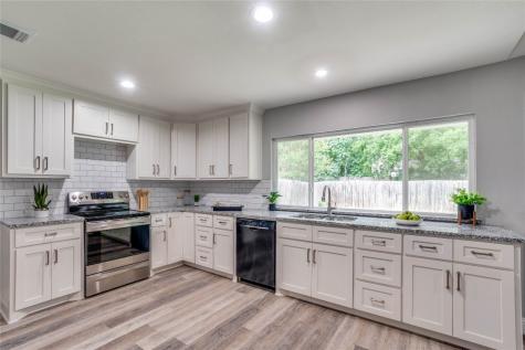 2625 Lake Park Drive Grand Prairie TX 75052