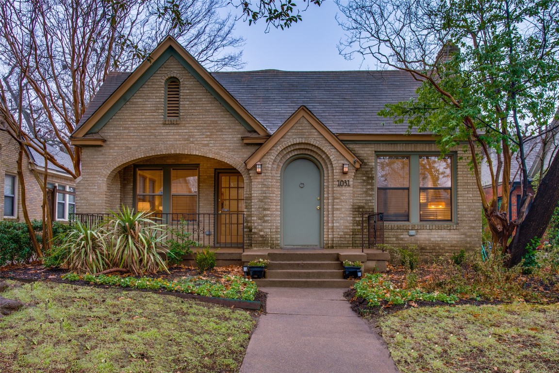 1031 N Clinton Avenue Dallas TX 75208