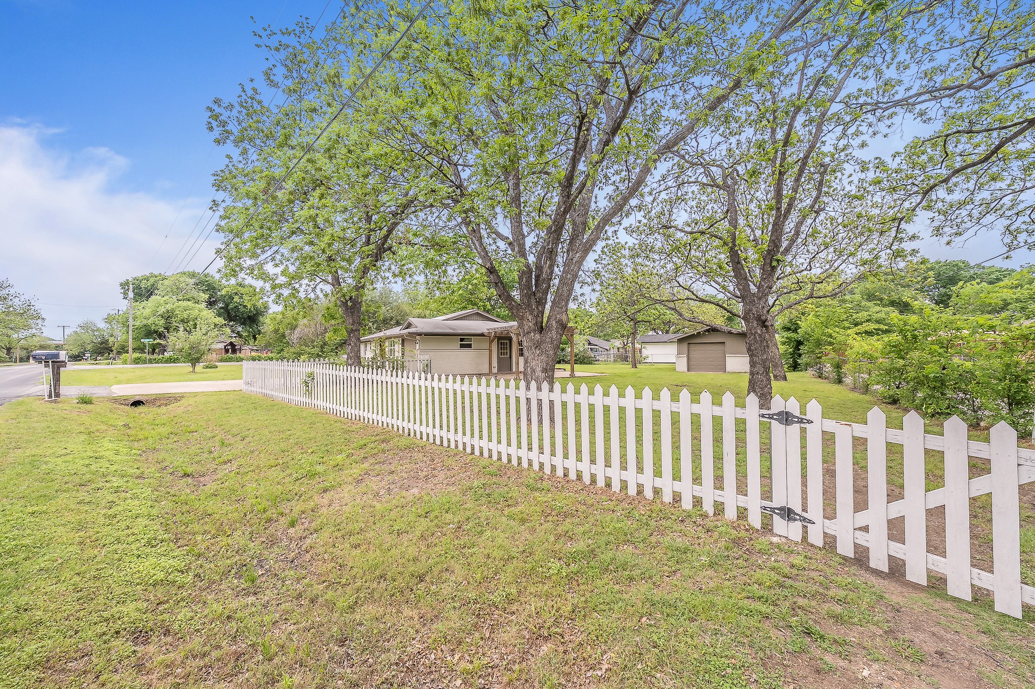 2322 Monteleon Street Grand Prairie TX 75051
