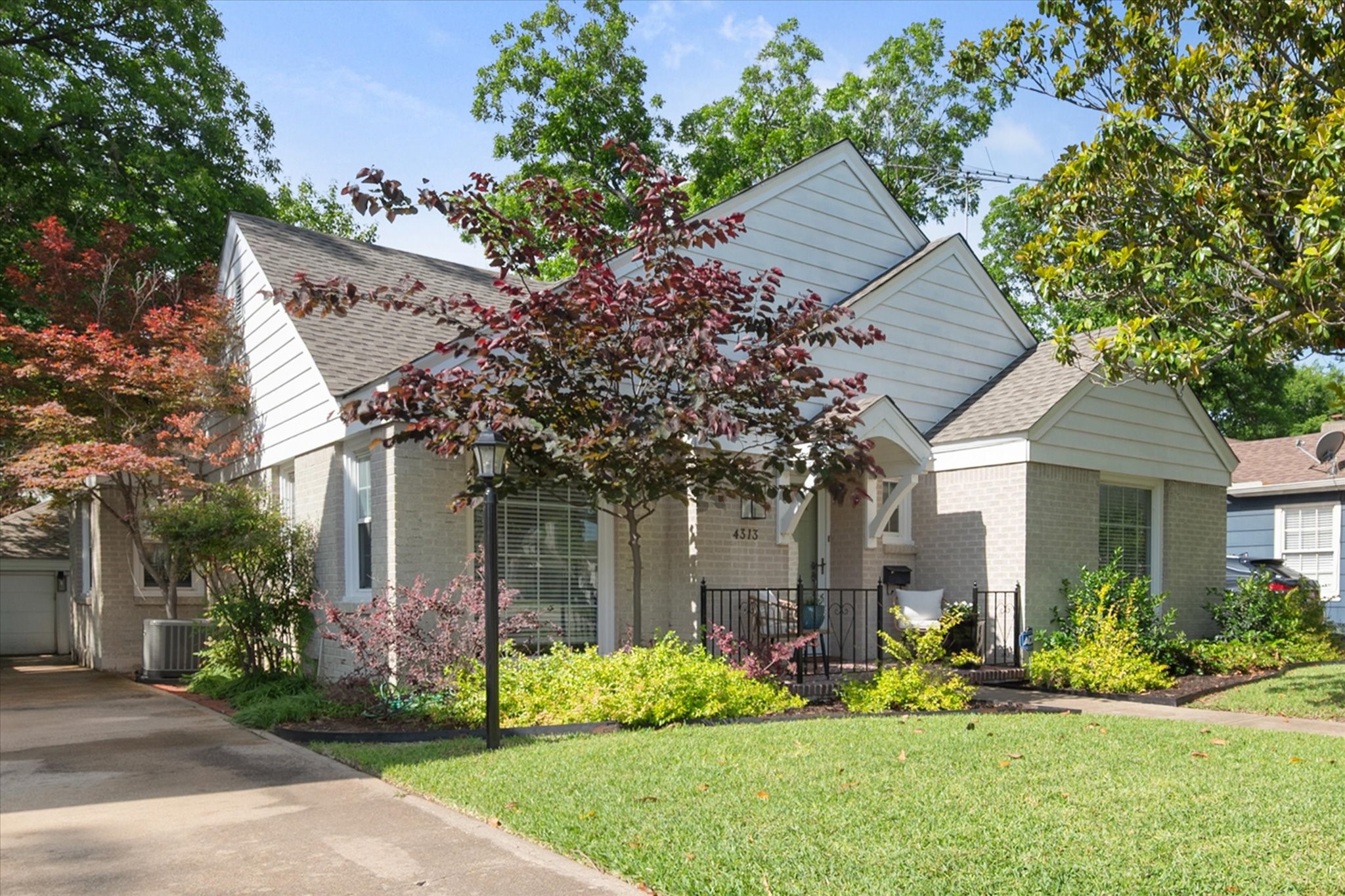 4313 Locke Avenue Fort Worth TX 76107