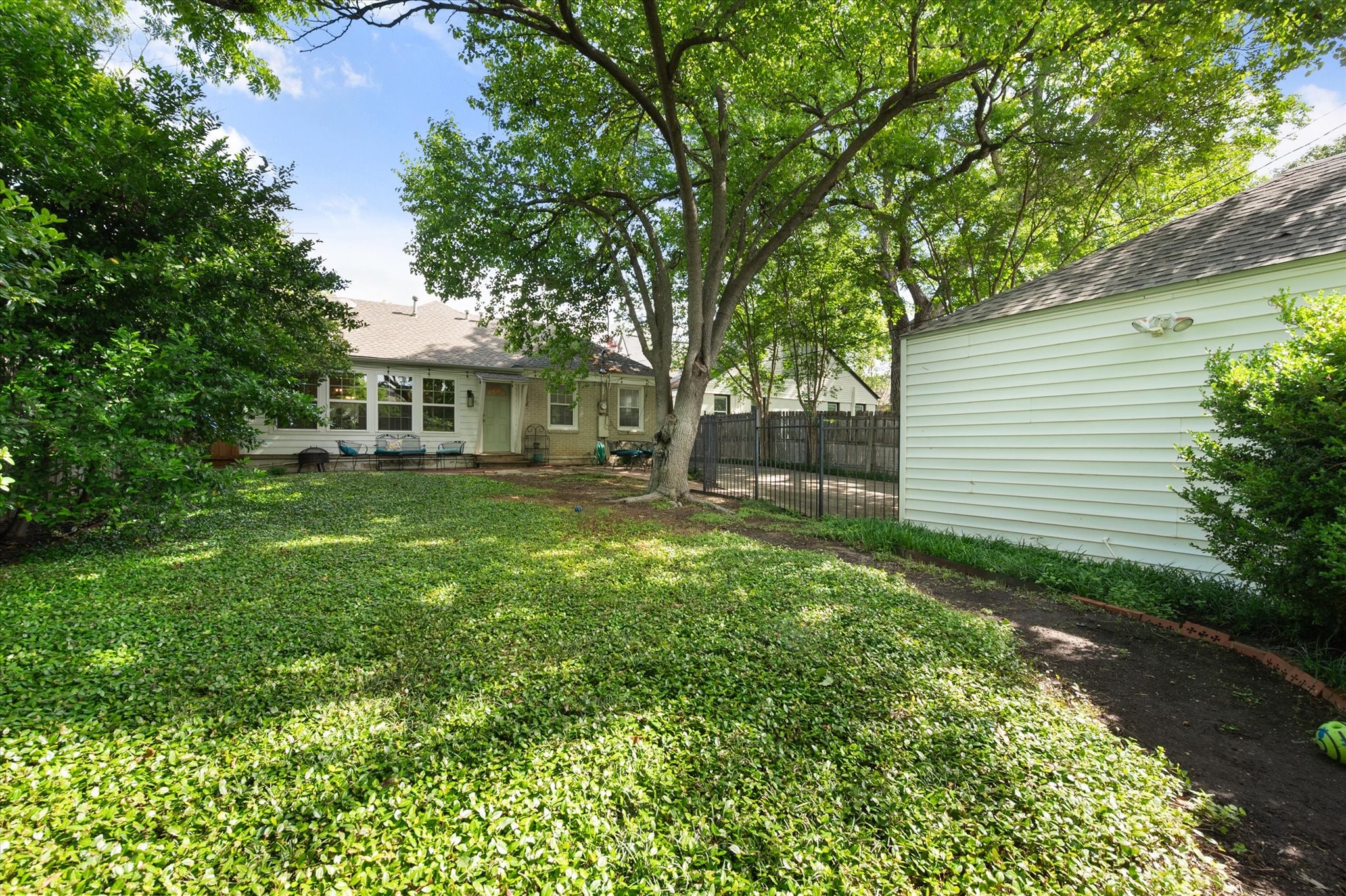 4313 Locke Avenue Fort Worth TX 76107