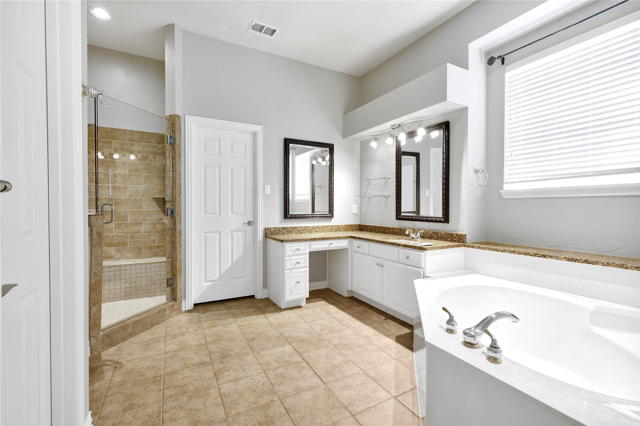 2511 Sir Tristram Lane Lewisville TX 75056