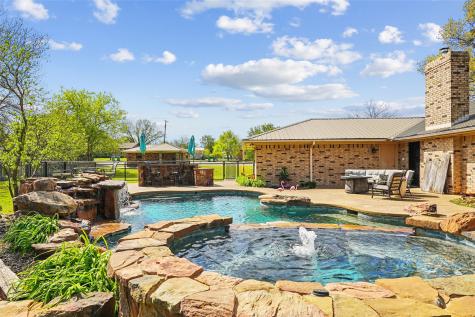 908 N Maple Street Muenster TX 76252