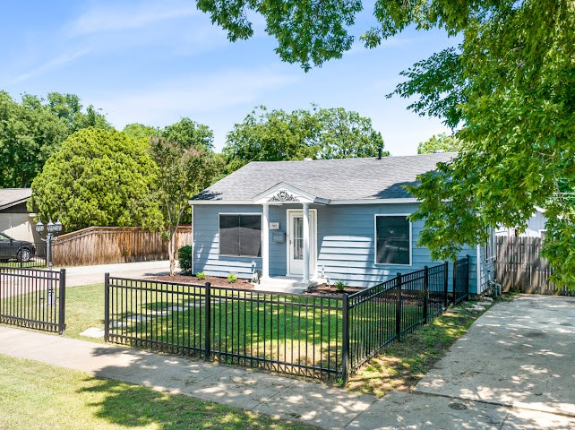 505 Worthway Drive Grand Prairie TX 75051