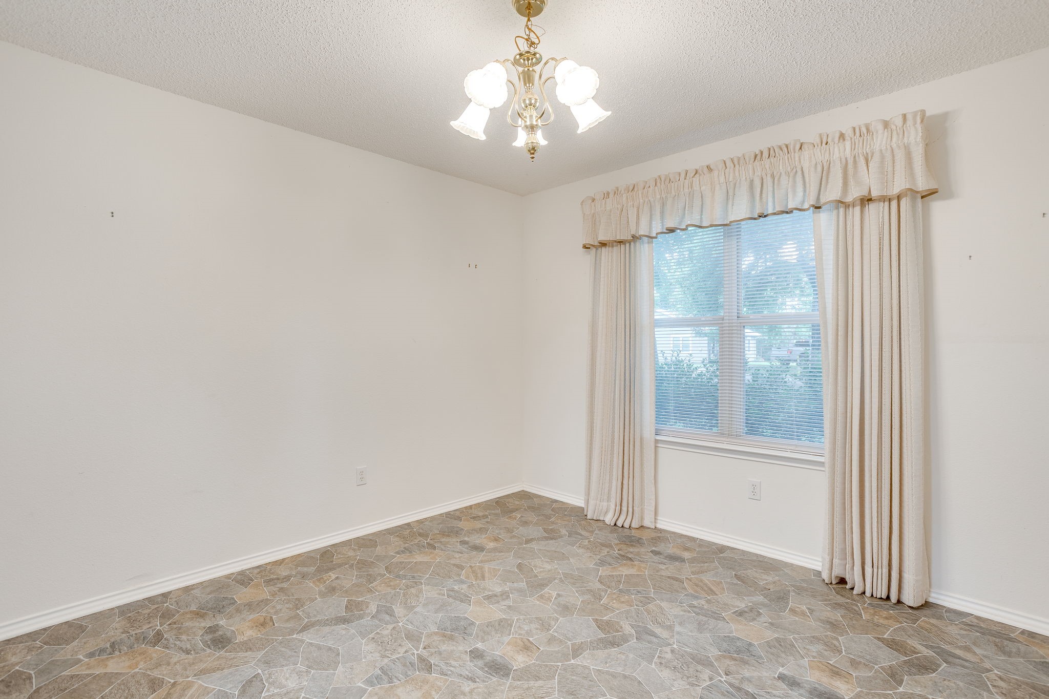 506 E Mcfarland Street Grandview TX 76050