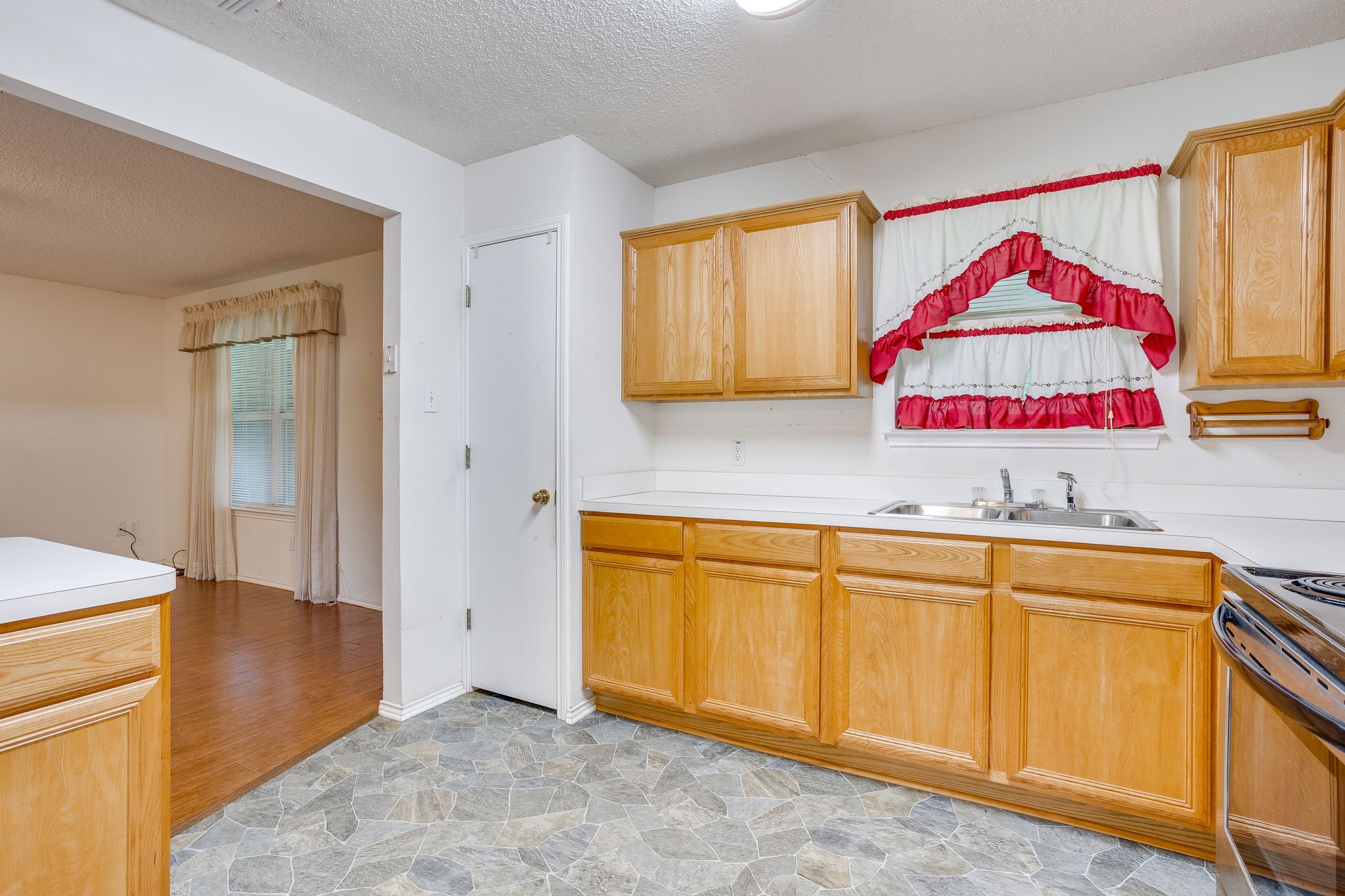 506 E Mcfarland Street Grandview TX 76050