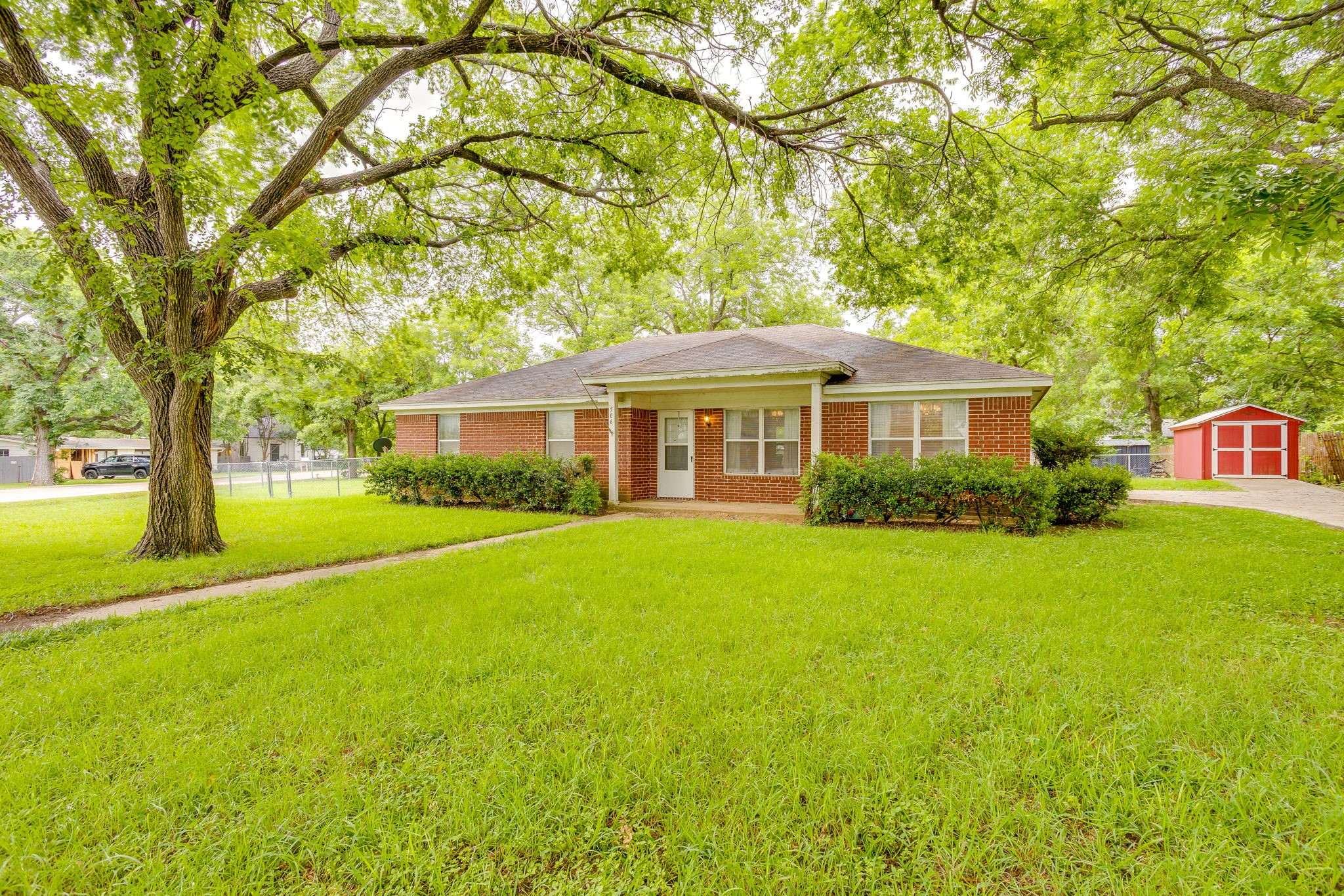506 E Mcfarland Street Grandview TX 76050