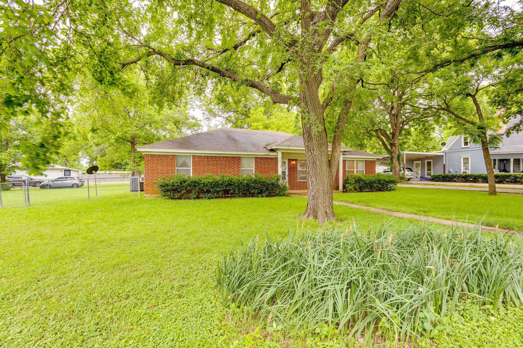 506 E Mcfarland Street Grandview TX 76050