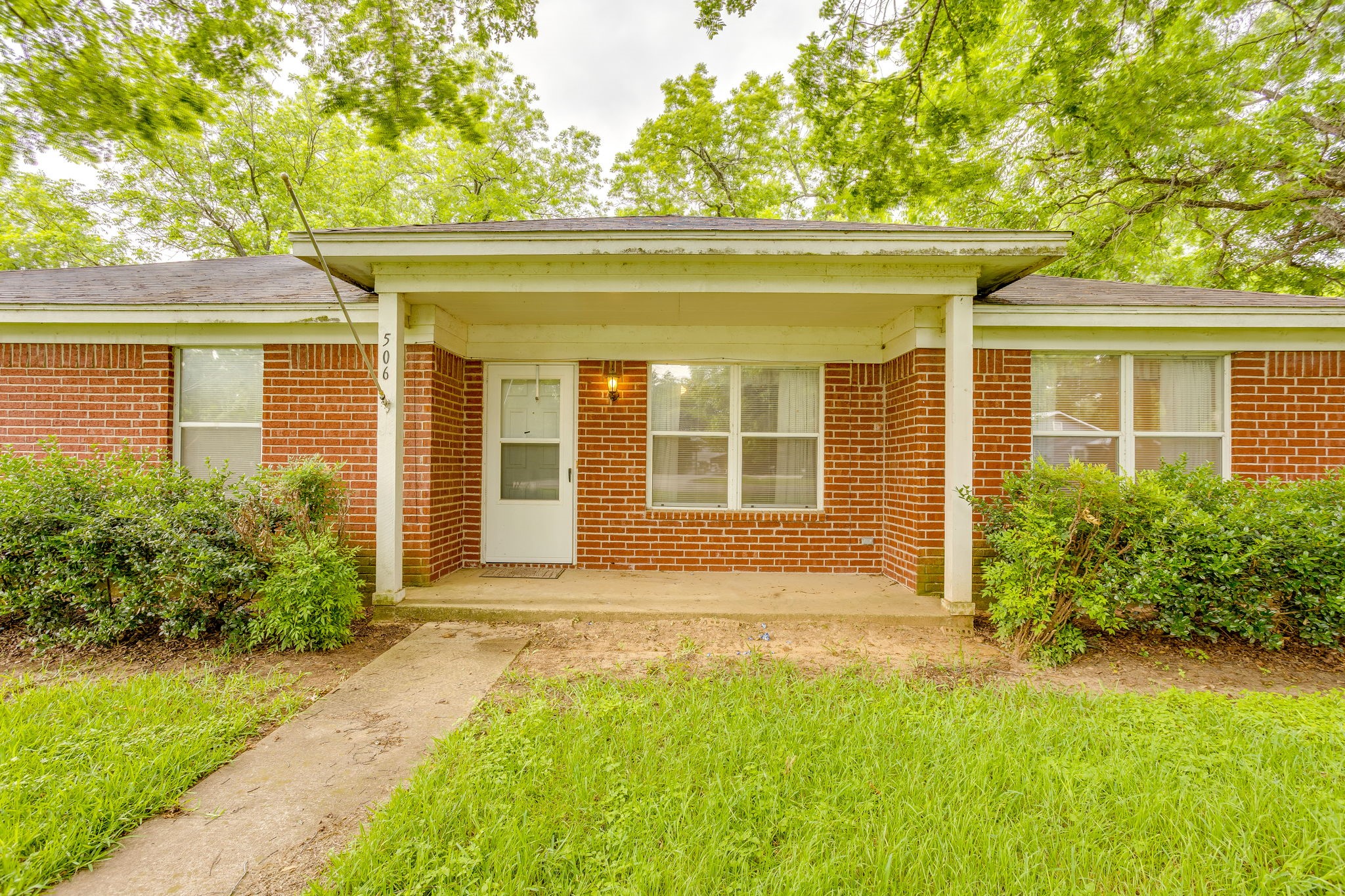 506 E Mcfarland Street Grandview TX 76050