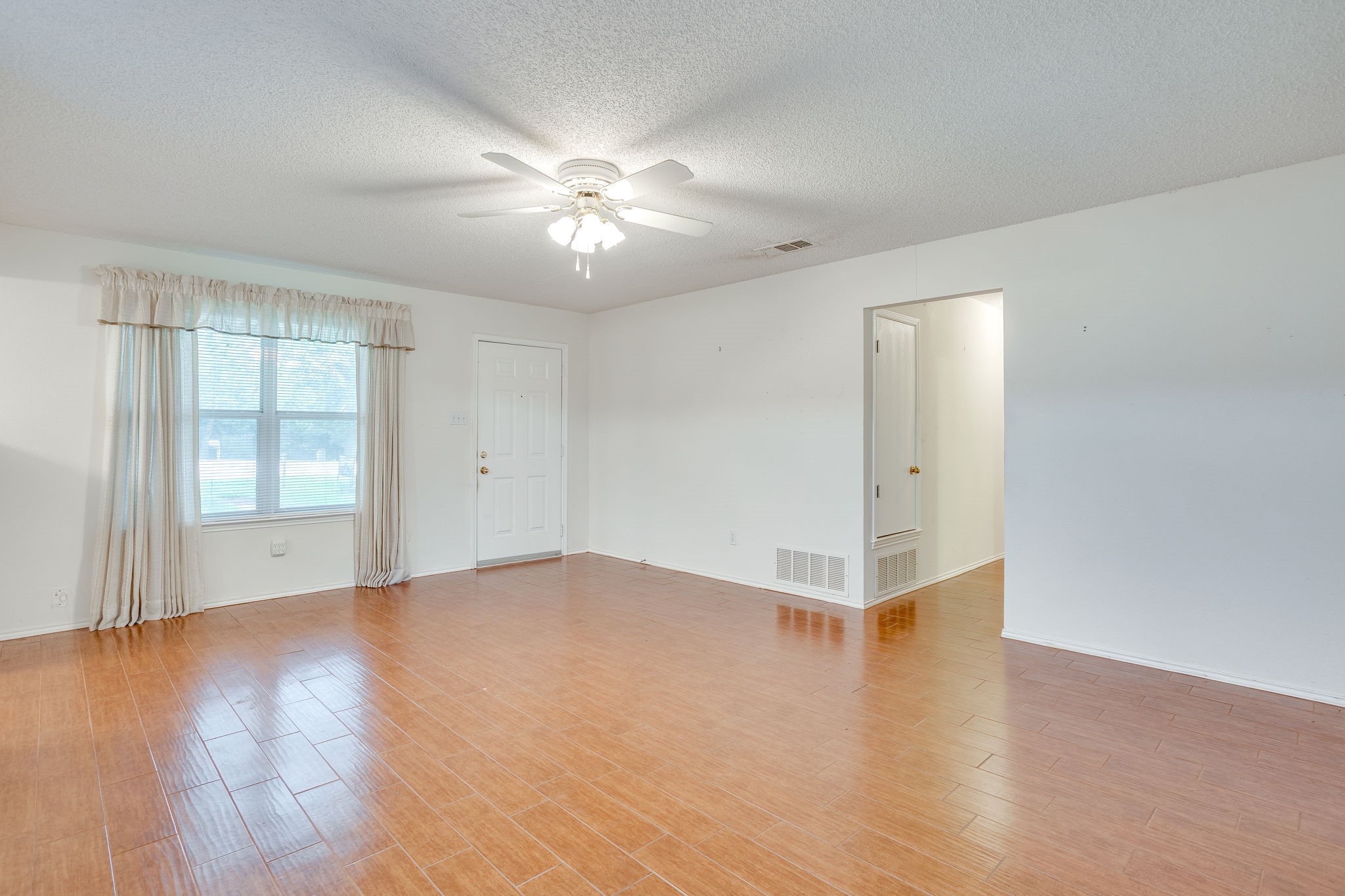 506 E Mcfarland Street Grandview TX 76050