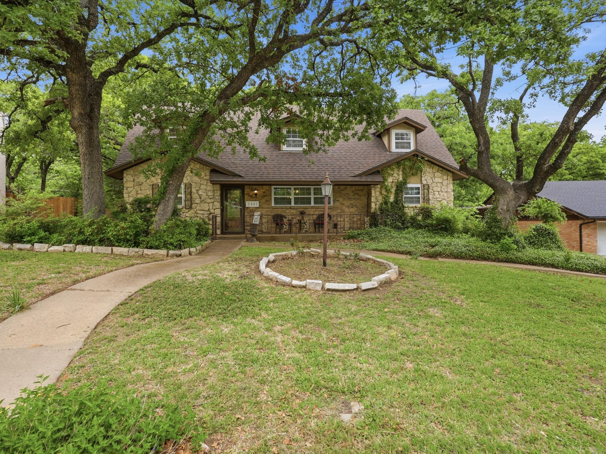 2801 Oak Cliff Lane Arlington TX 76012