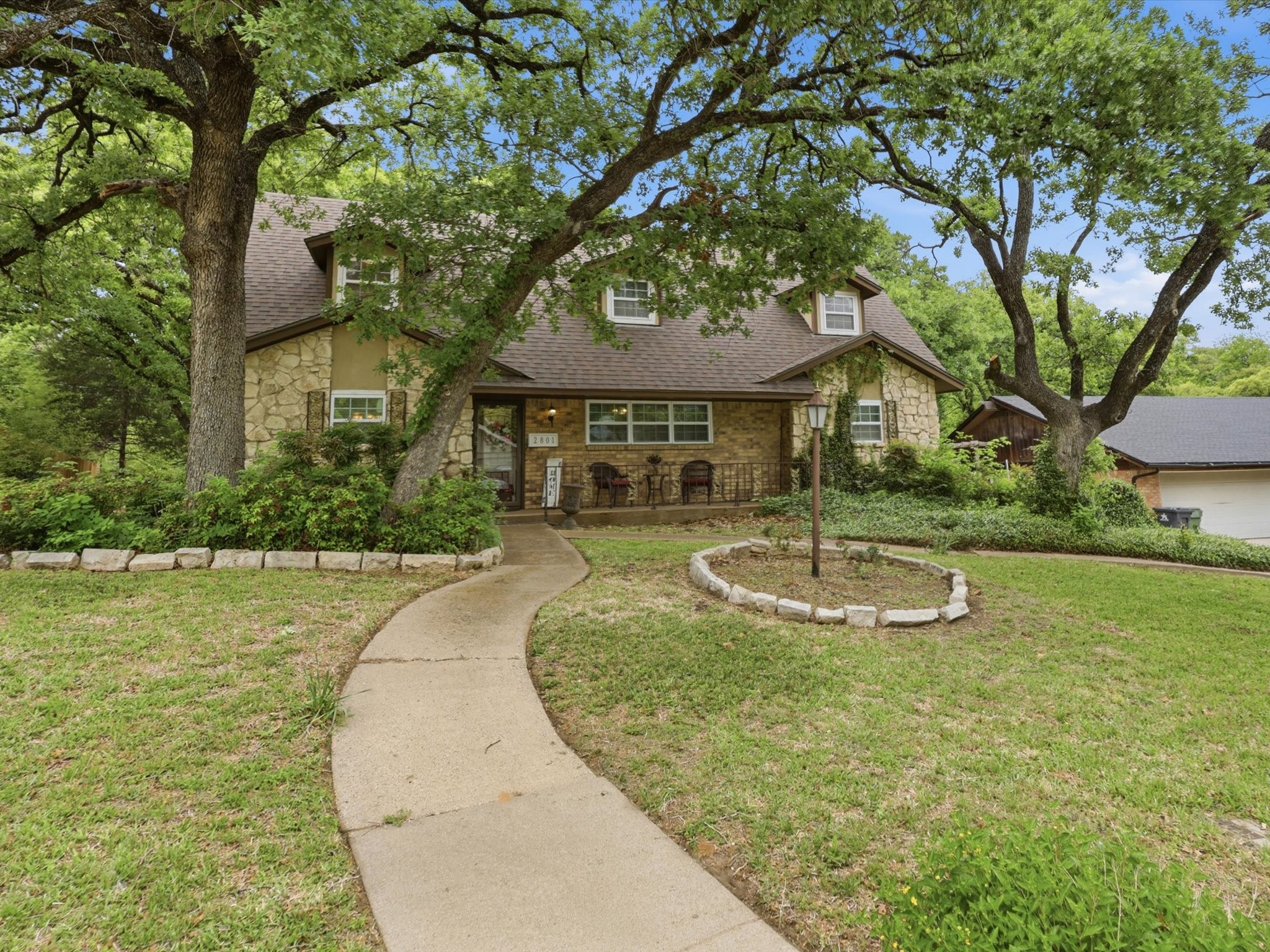 2801 Oak Cliff Lane Arlington TX 76012