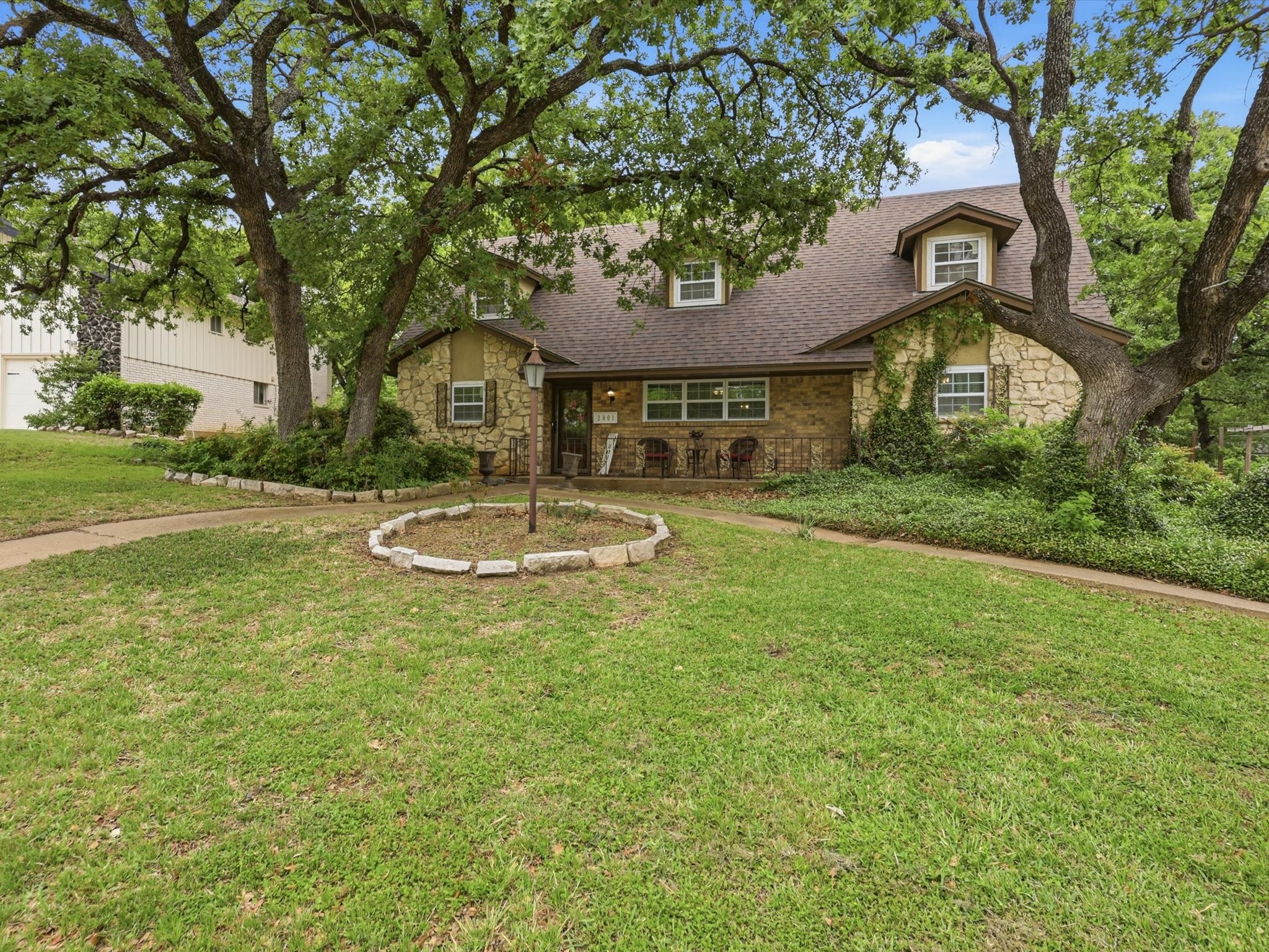 2801 Oak Cliff Lane Arlington TX 76012