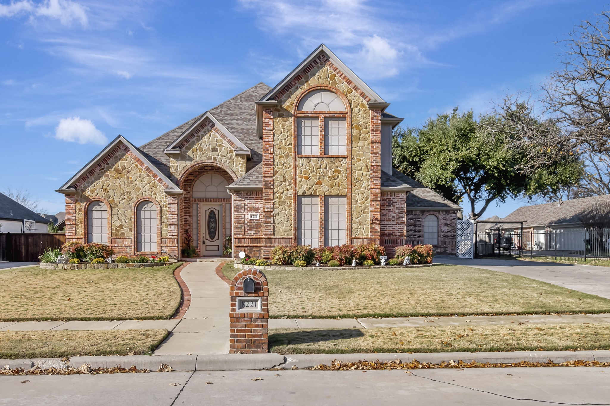 8221 Thornhill Drive North Richland Hills TX 76182