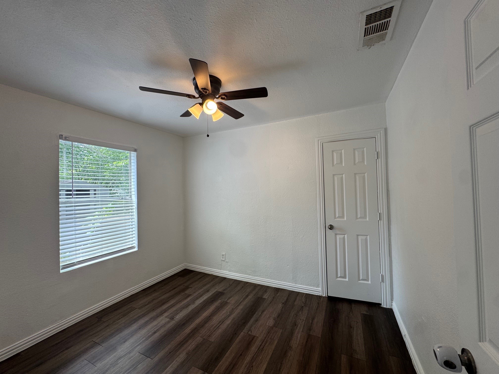 5633 Curzon Avenue Fort Worth TX 76107