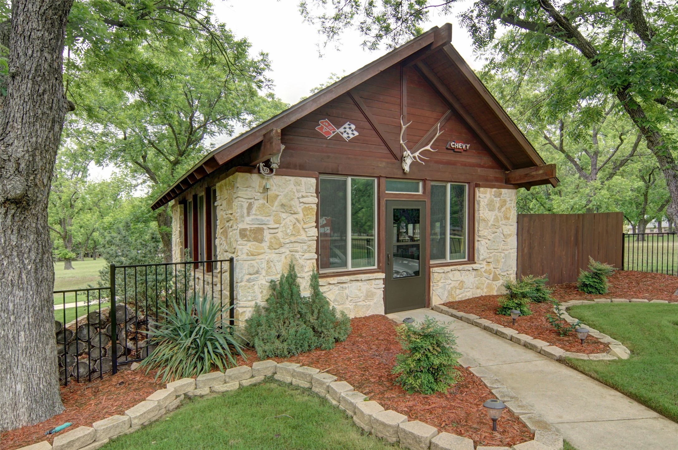 7402 Hampton Drive Granbury TX 76049