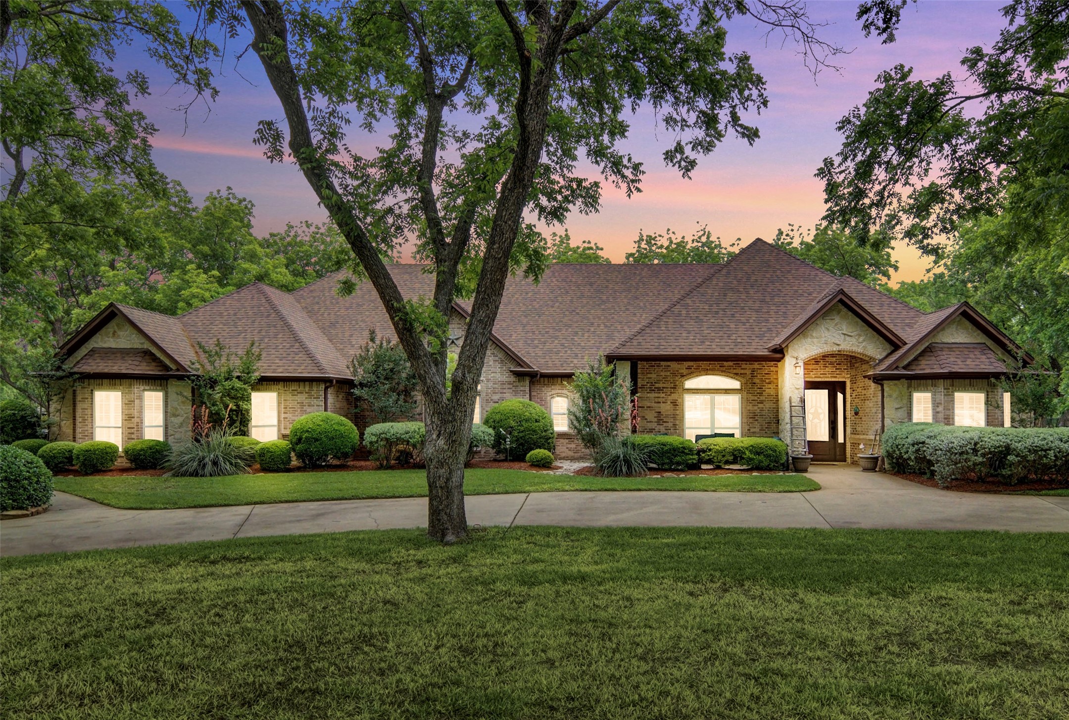 7402 Hampton Drive Granbury TX 76049