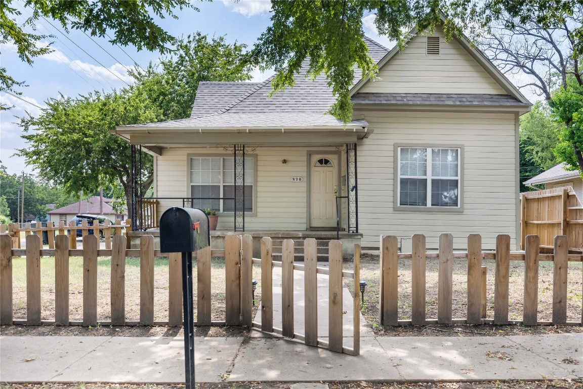 820 S Hazelwood Street Sherman TX 75090