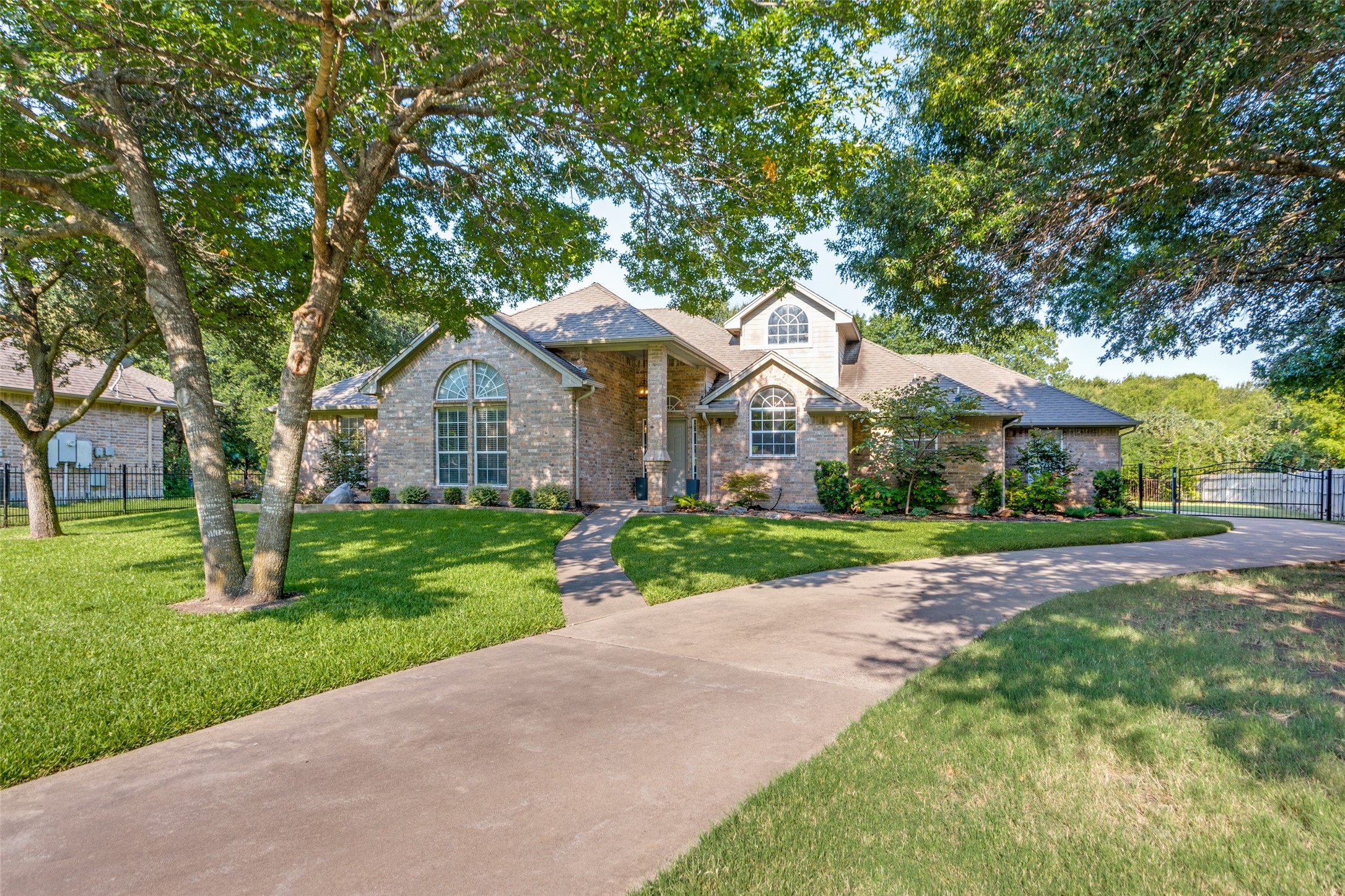 10125 Rolling Hills Court Benbrook TX 76126