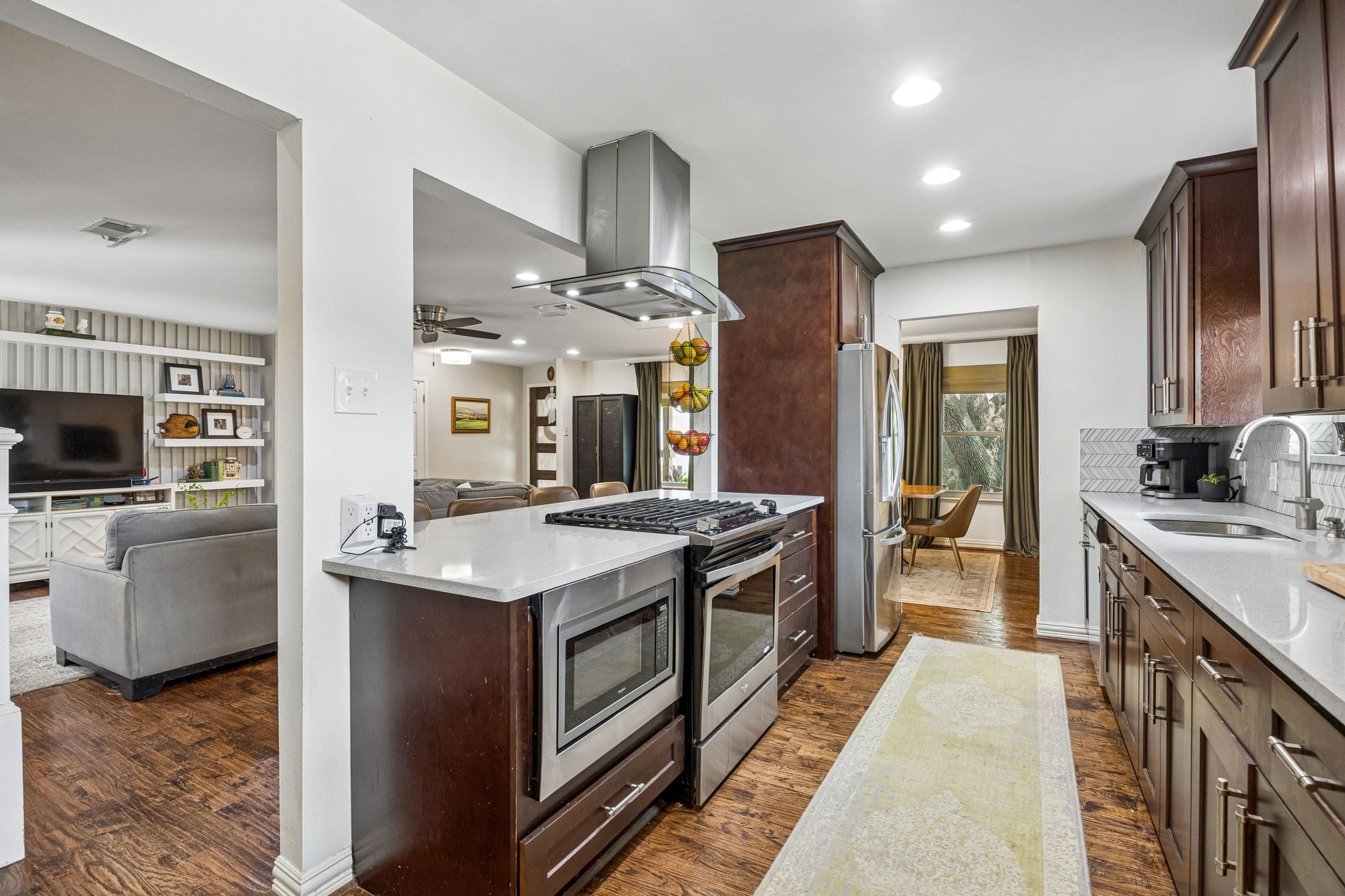 9605 Crestedge Drive Dallas TX 75238