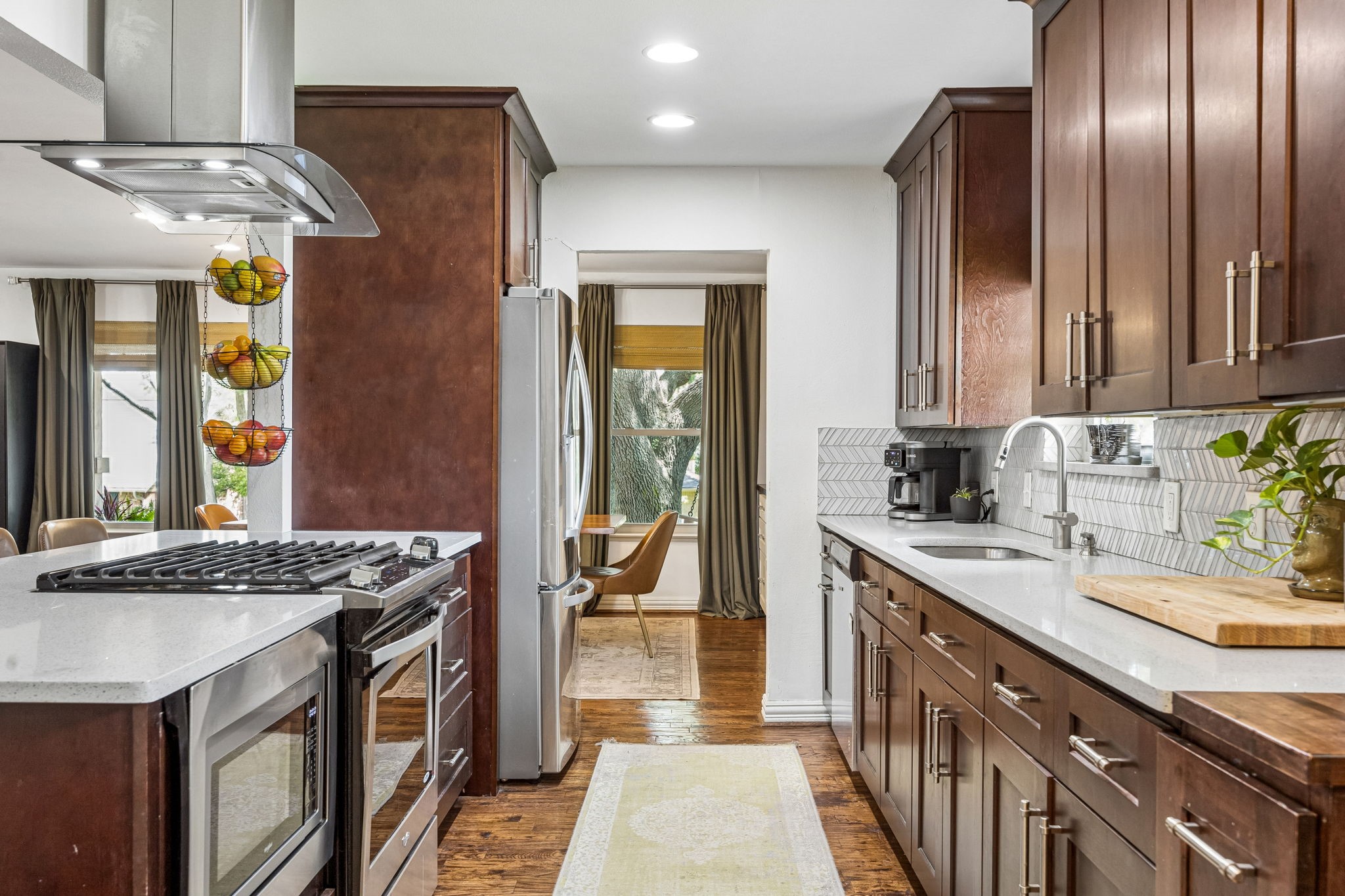 9605 Crestedge Drive Dallas TX 75238