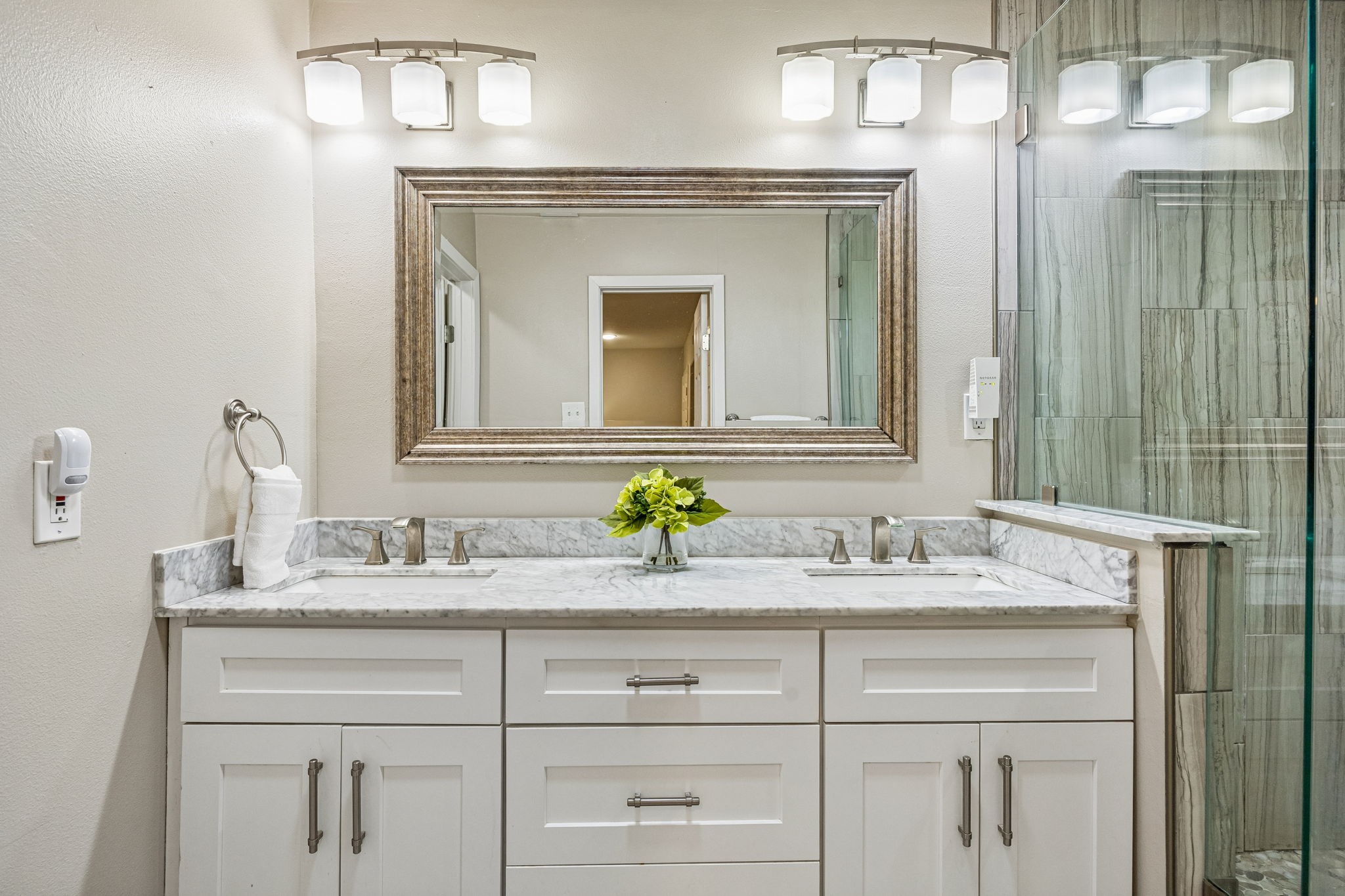 9605 Crestedge Drive Dallas TX 75238