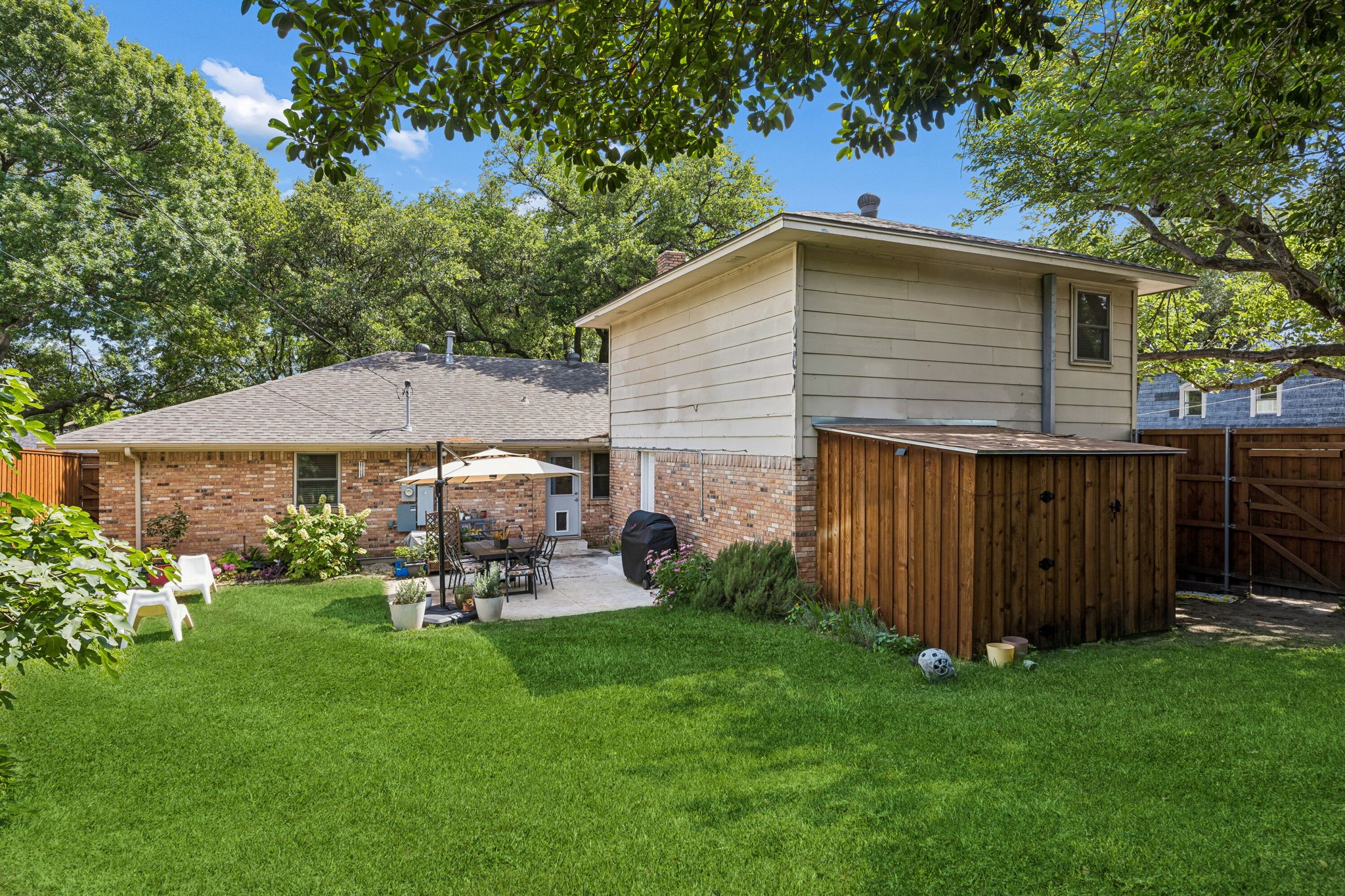9605 Crestedge Drive Dallas TX 75238