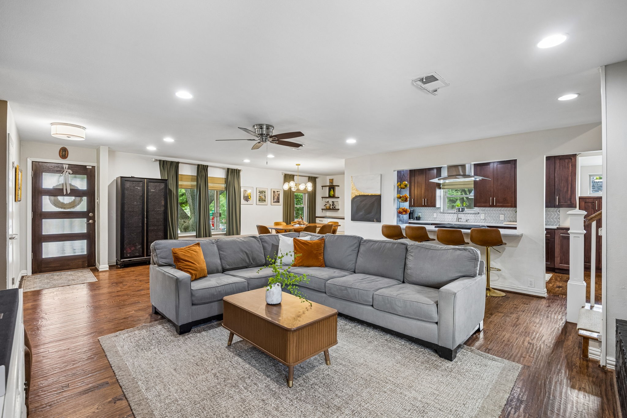9605 Crestedge Drive Dallas TX 75238