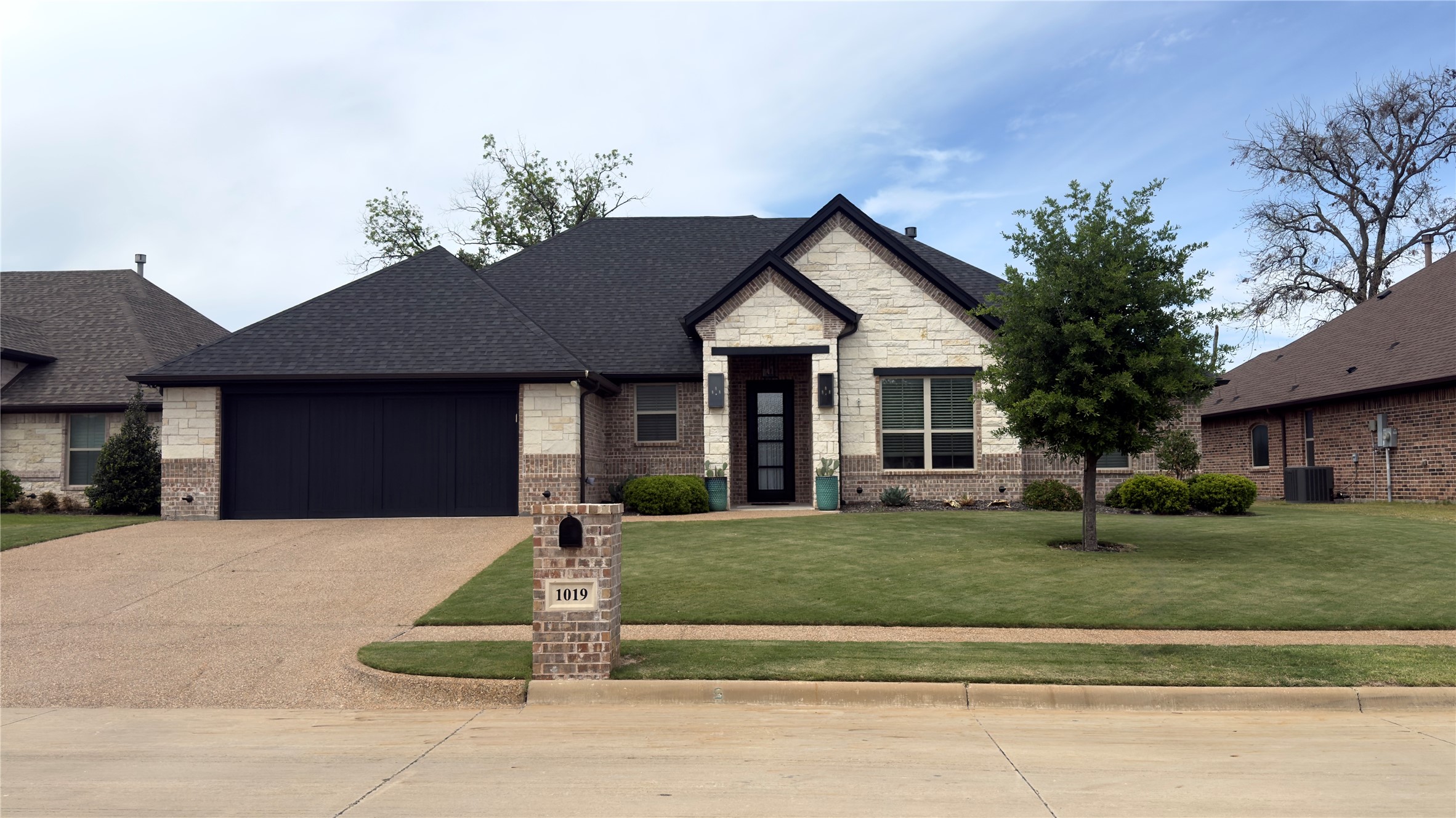 1019 Anna Circle Granbury TX 76048