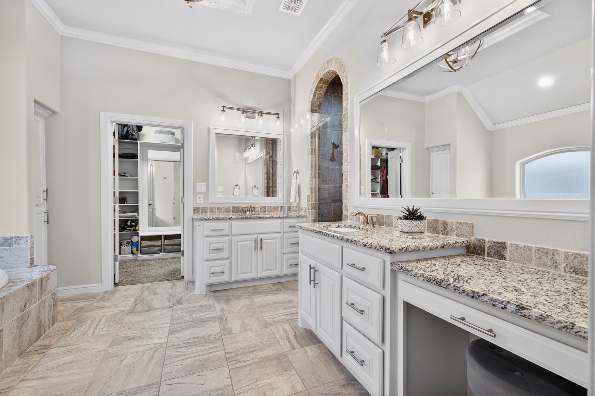 1019 Anna Circle Granbury TX 76048